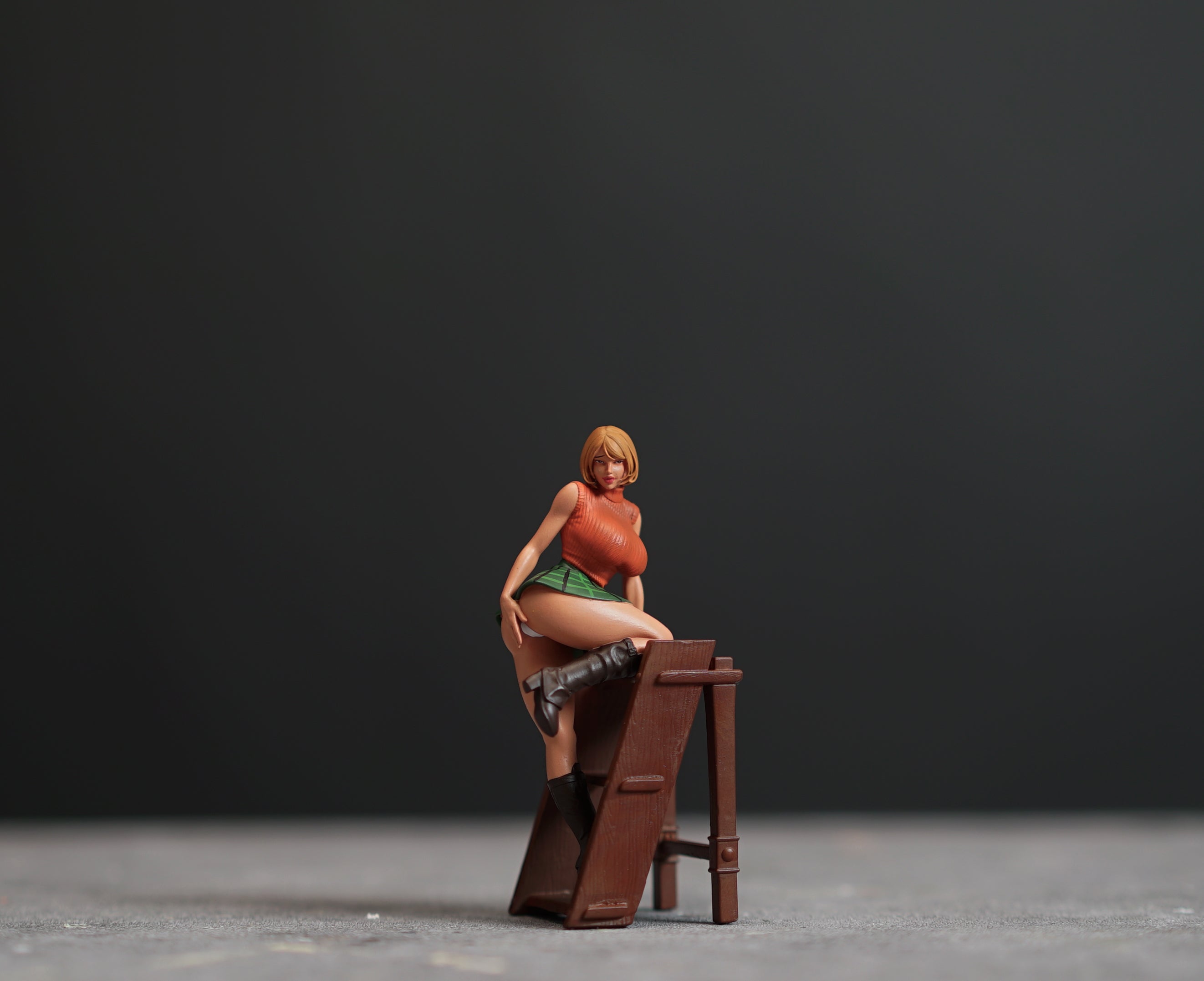 Ashley figurine handpaint high detail 1:18 to HO scale