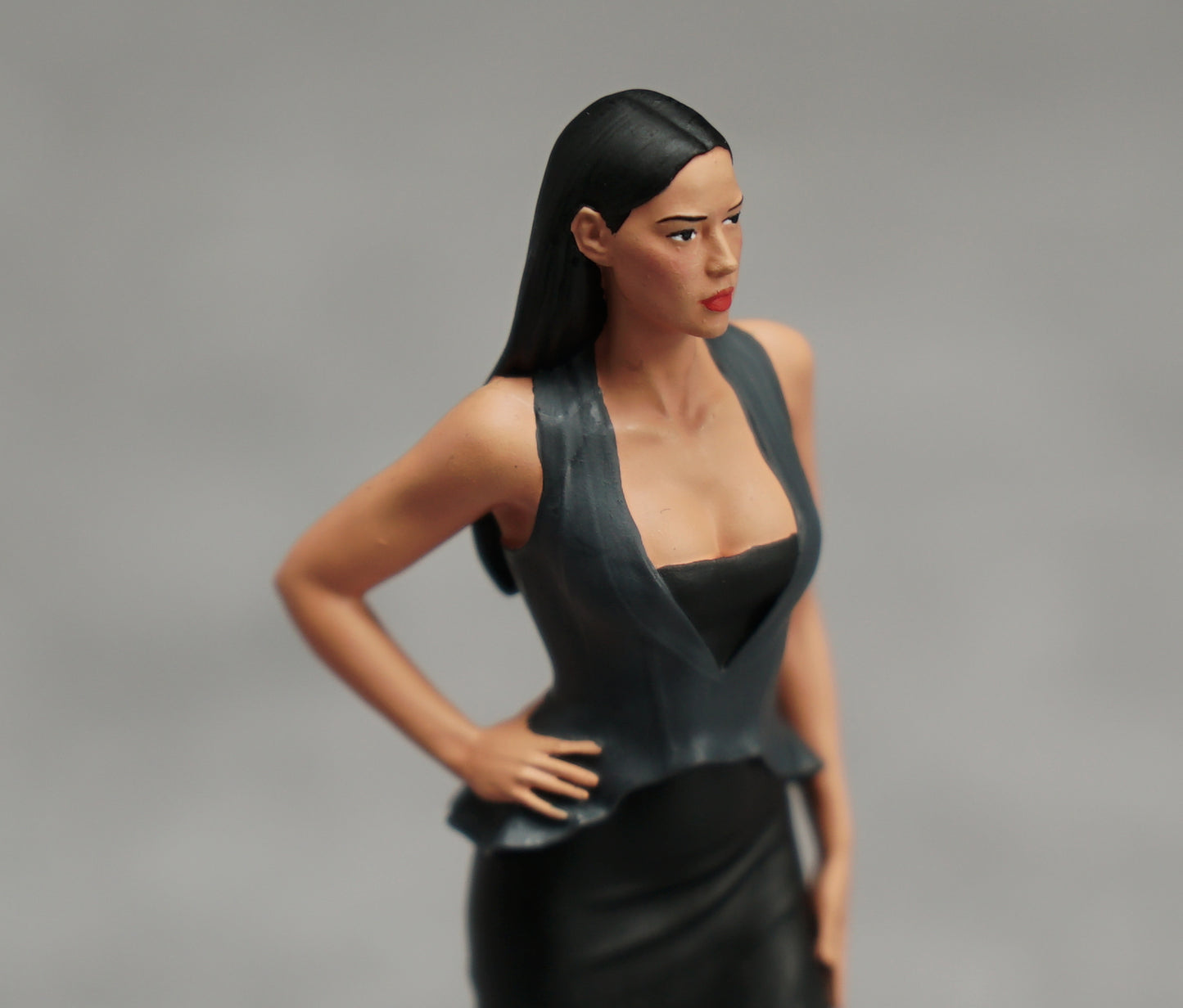 Black Woman figurine handpaint high detail 1:18 to HO scale