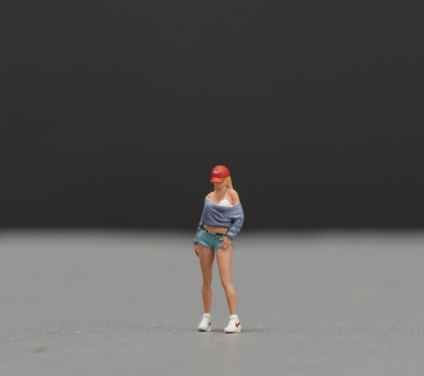 Girl in crop top figurine handpaint high detail 1:18 to HO scale