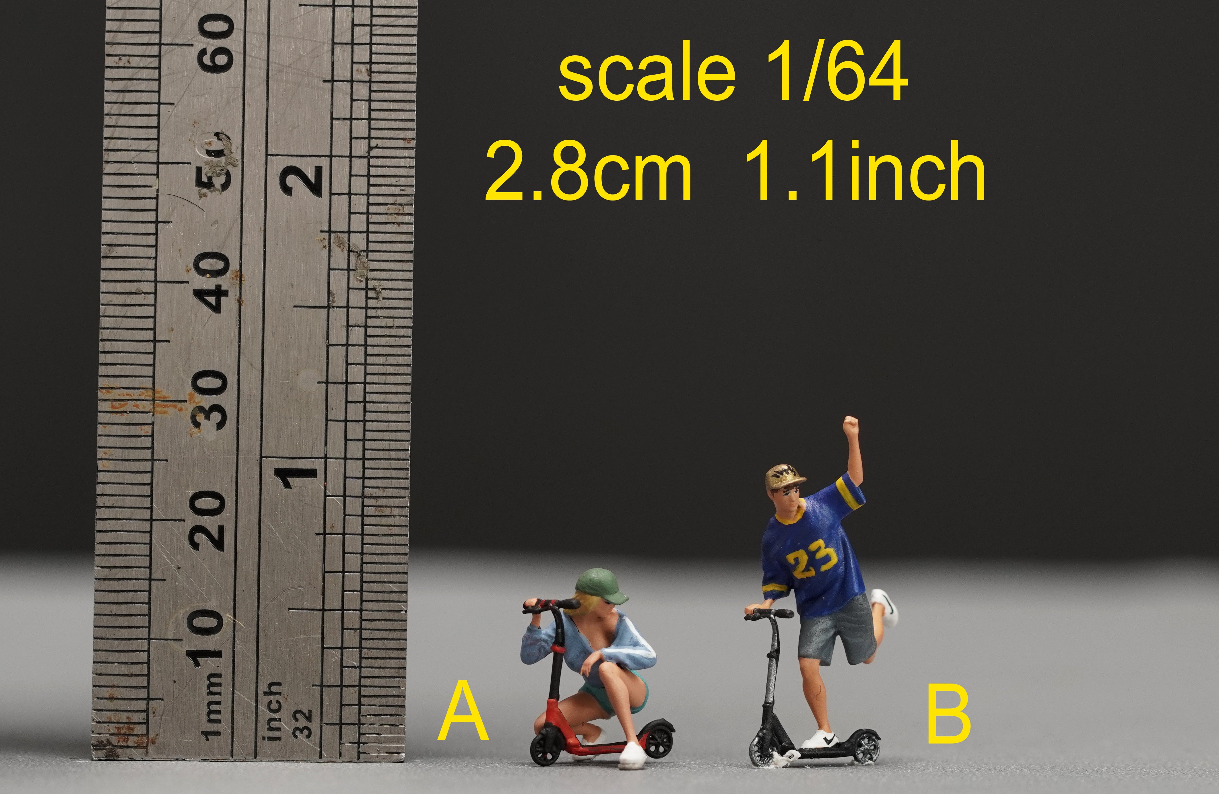 Couple and scooter figurine handpaint high detail 1:18 to HO scale