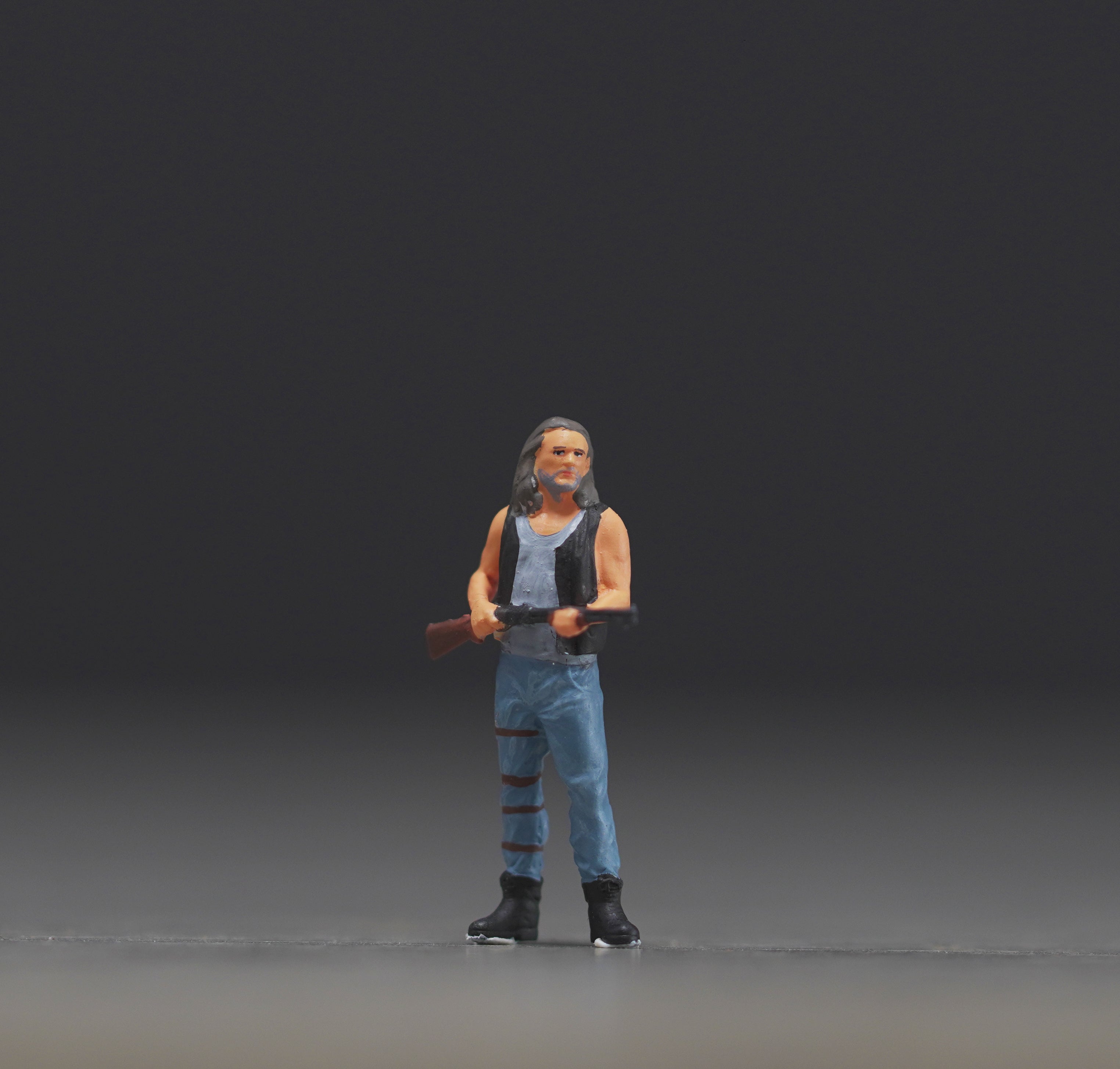 Man holding figure handpaint high detail 1:18 to HO scale