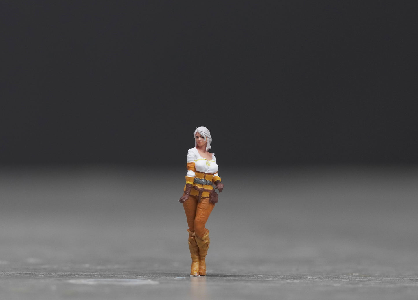 Girl figure HO 1/64 1/43 1/24 1/18 Scale handpaint high detail