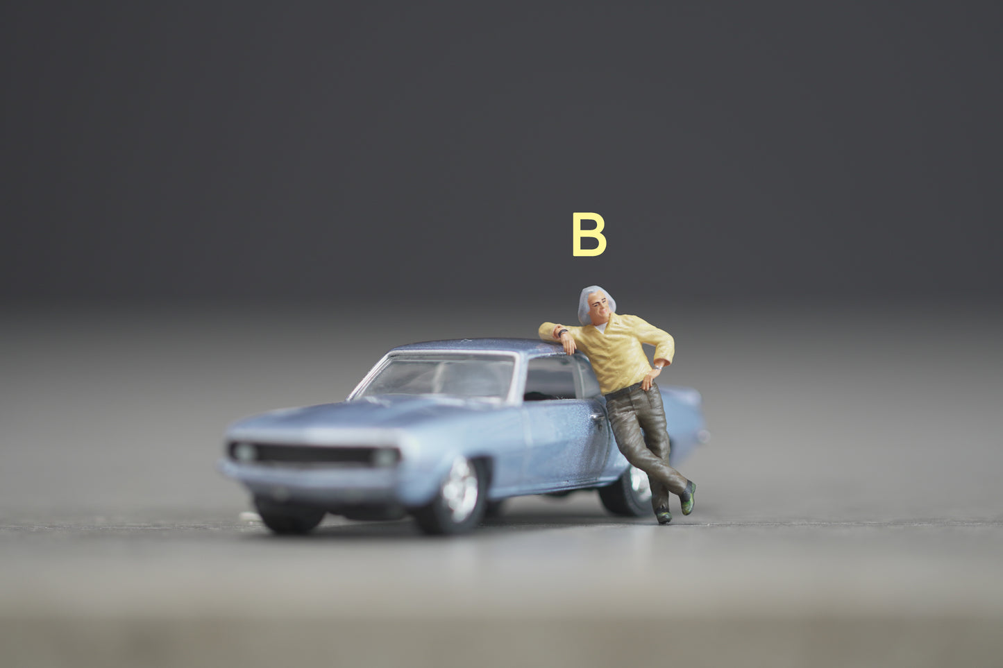 Boy and man (not include car) figure handpaint high detail 1:18 to HO scale