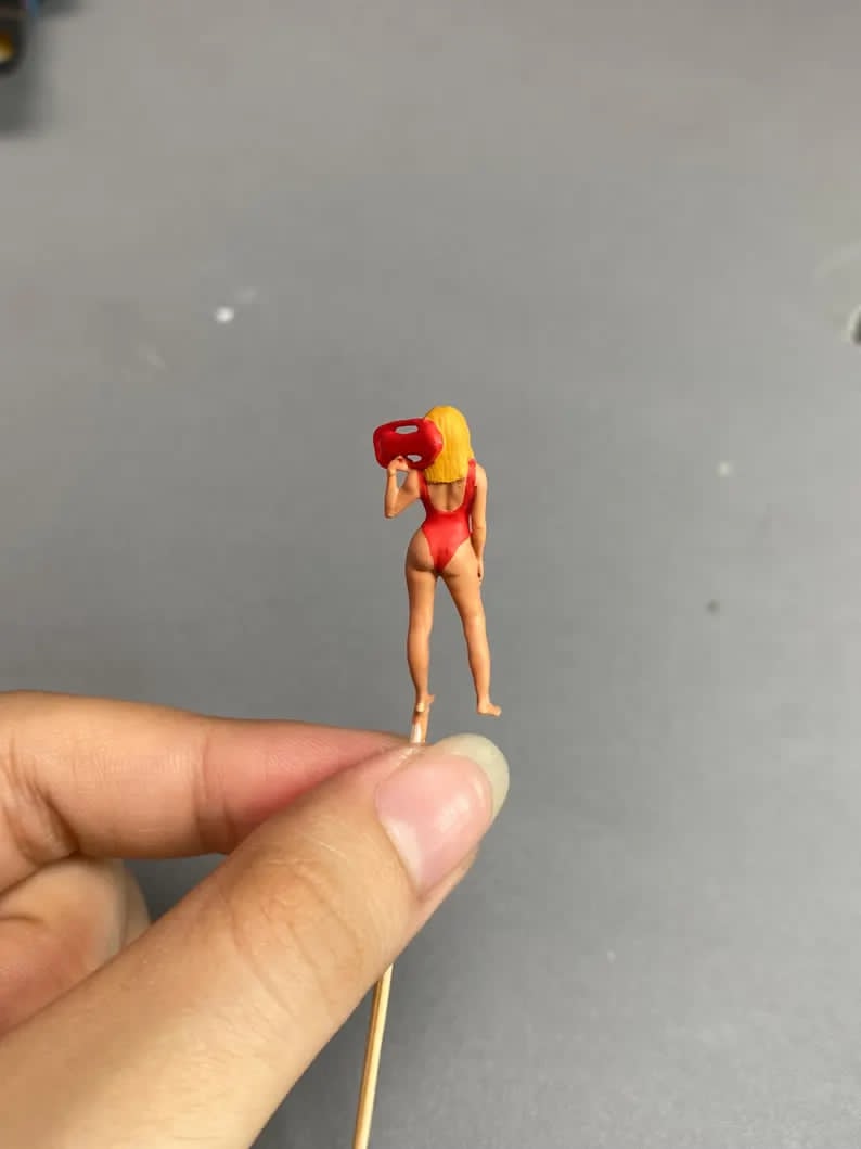 Bay girl figurine handpaint high detail 1:18 to HO scale