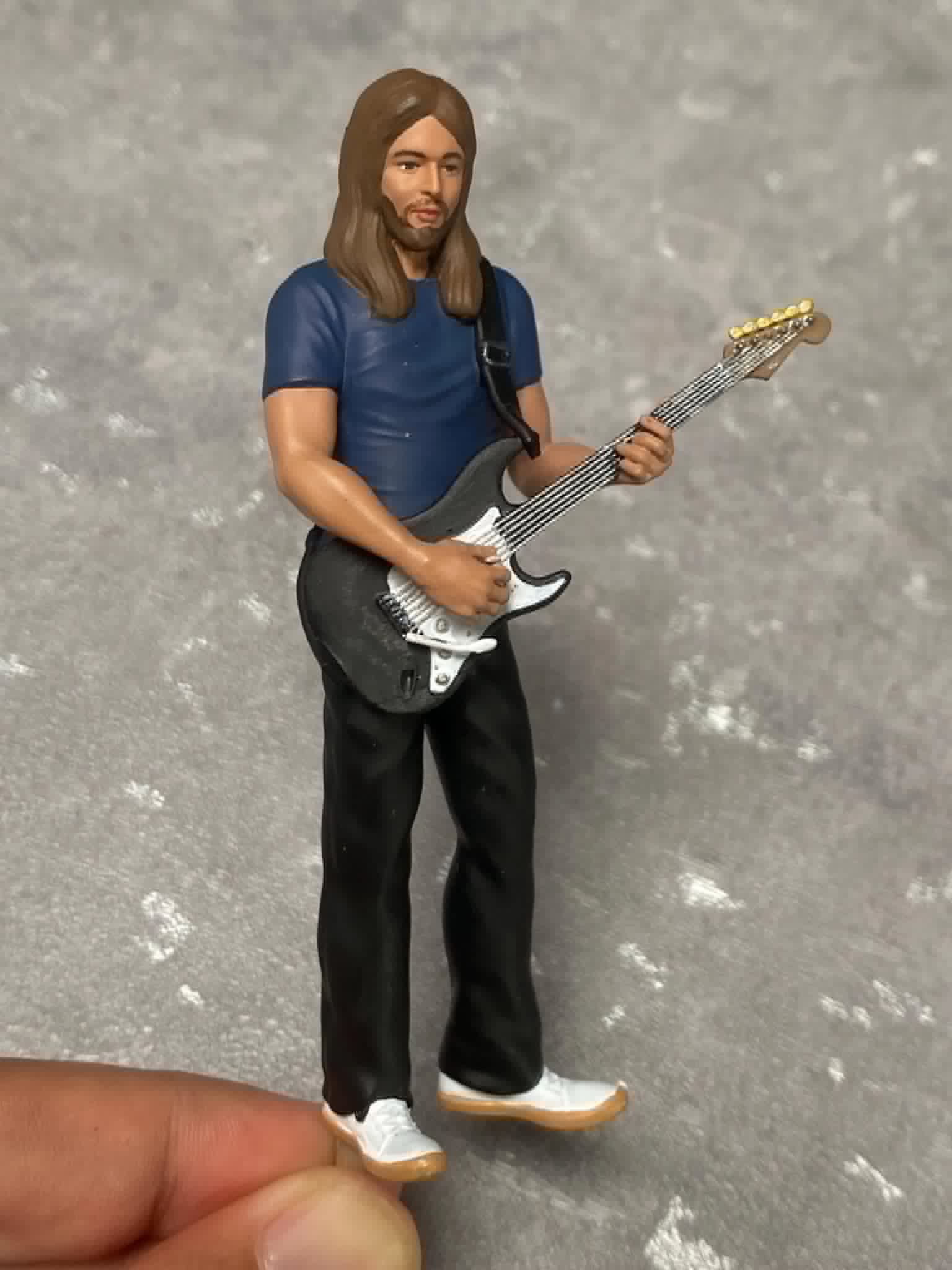David Floyd rocker guitarist figurine handpaint high detail 1:18 to HO scale