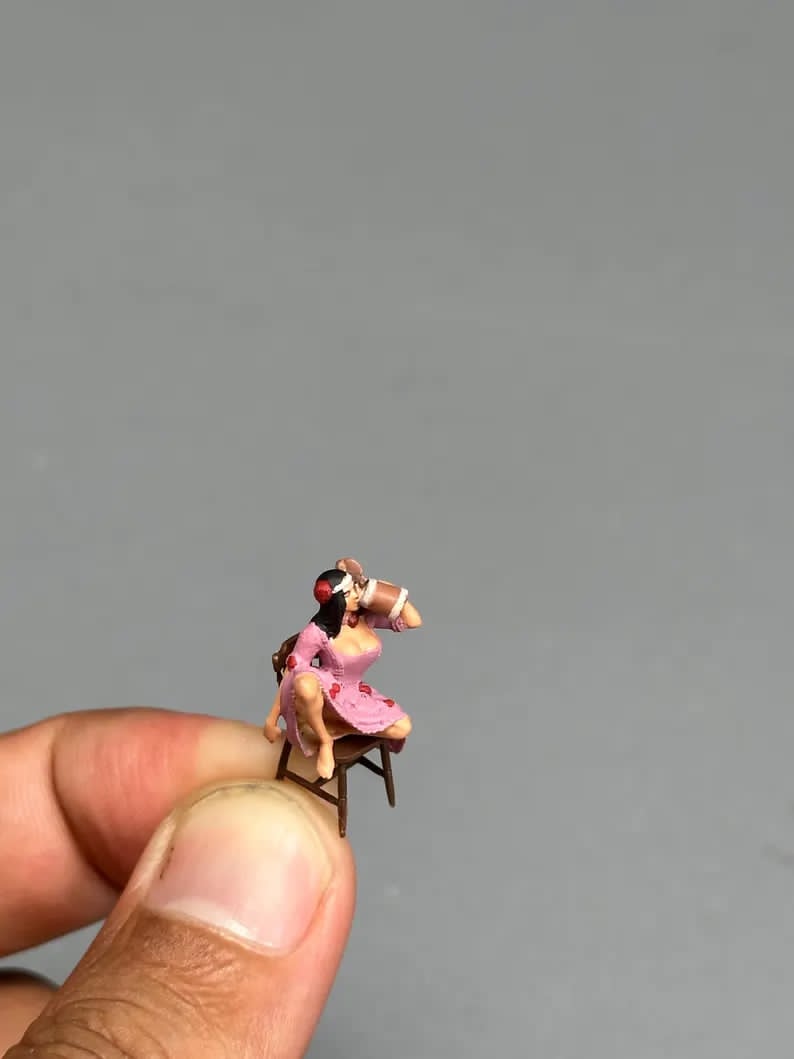 Drinking girl with chair figurine handpaint high detail 1:18 to HO scale