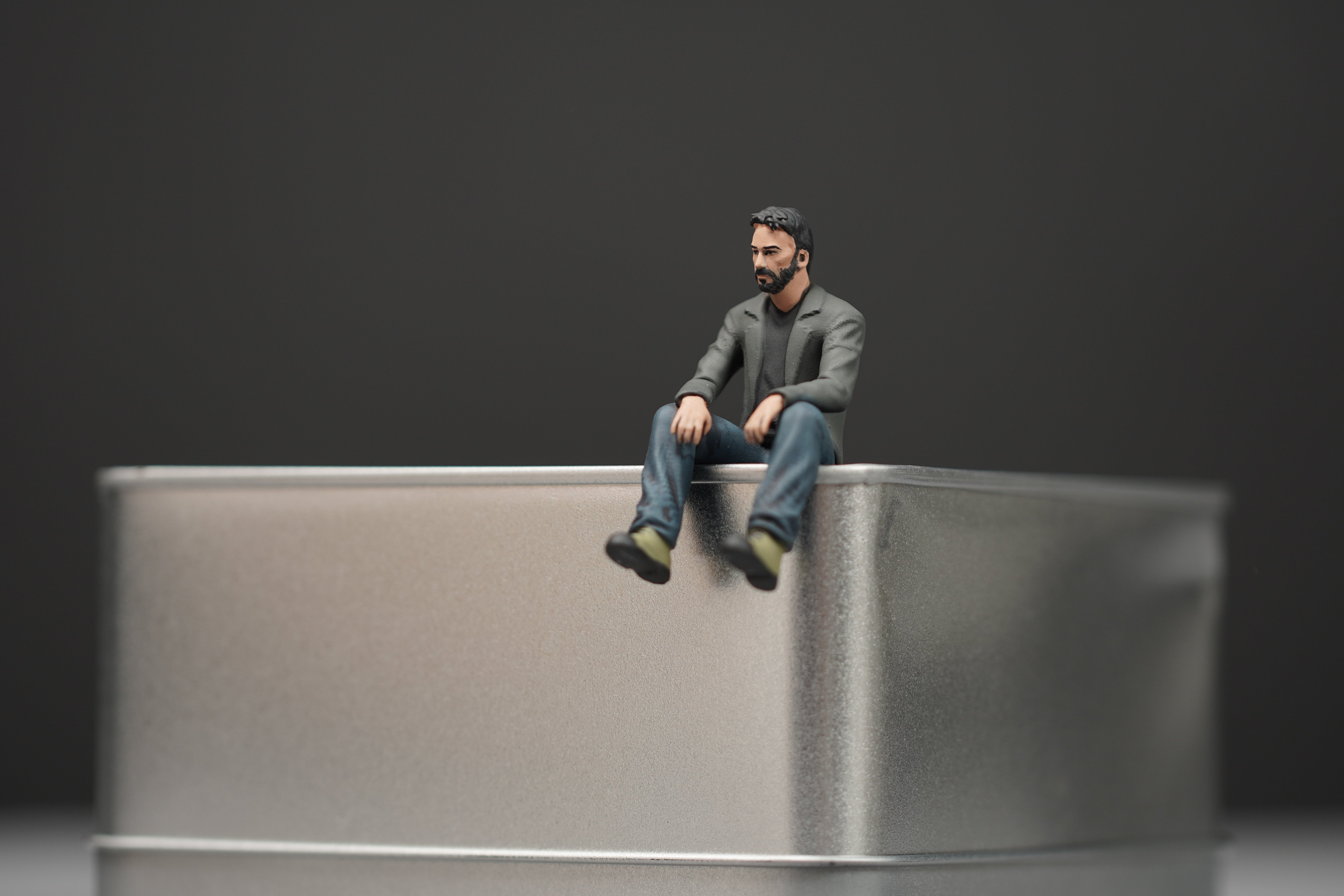 Sad man sitting figurine handpaint high detail 1:18 to HO scale