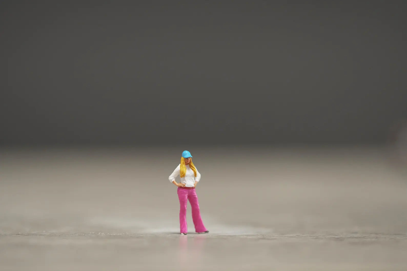 Girl figure HO 1/64 1/43 1/24 1/18 Scale handpaint high detail