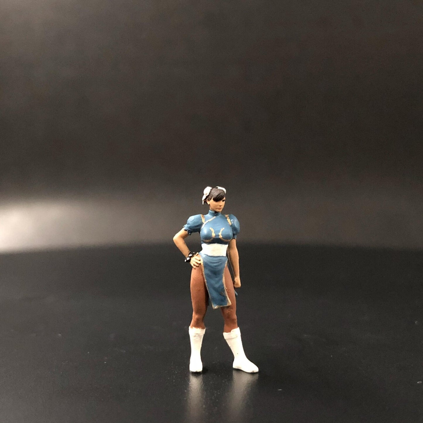 Girl figure HO 1/64 1/43 1/24 1/18 Scale handpaint high detail