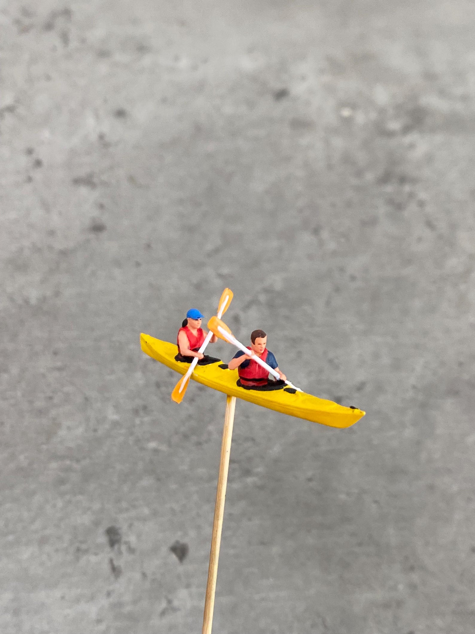 Double kayak figurine handpaint high detail 1:18 to HO scale