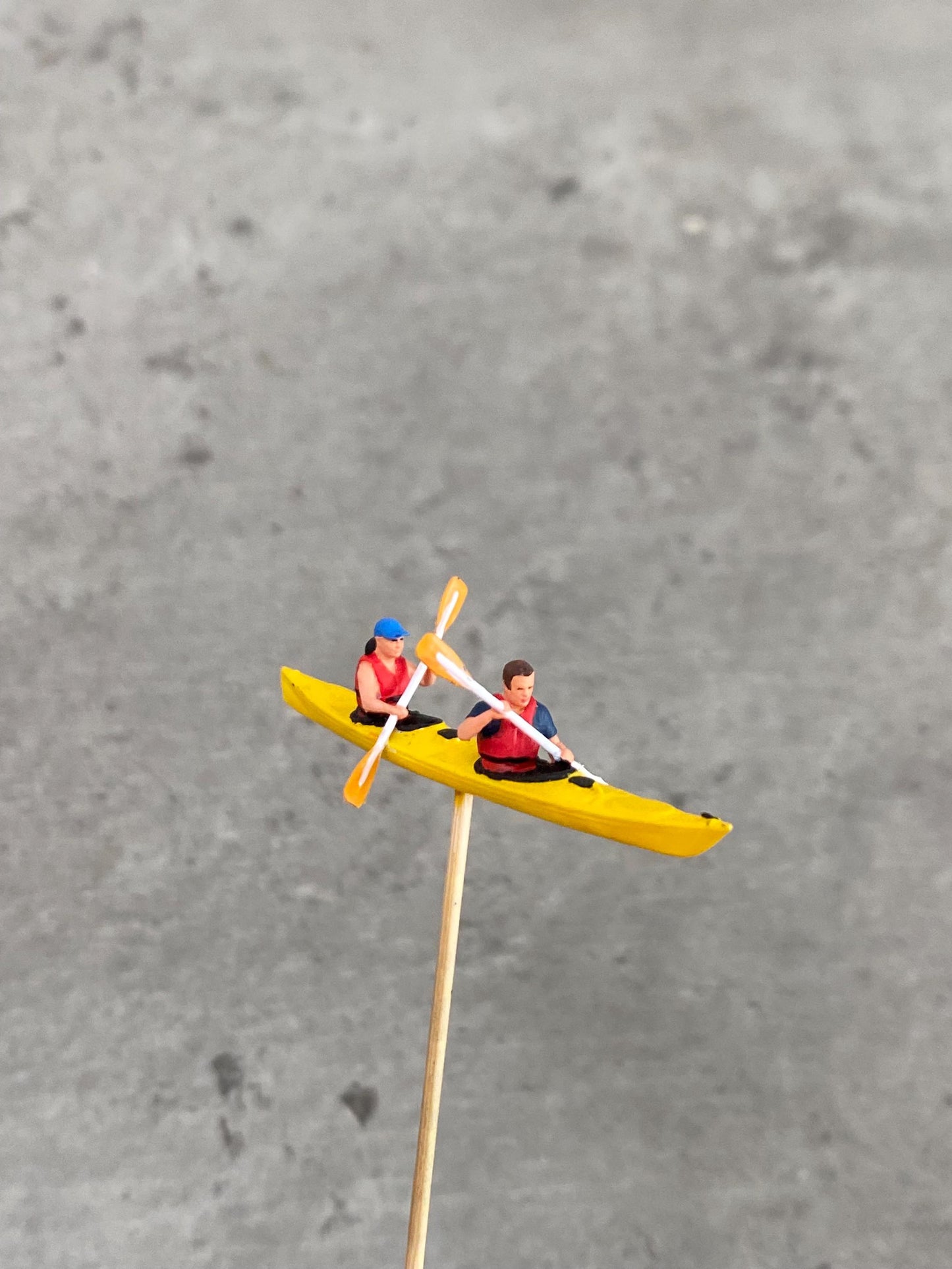 Double kayak figurine handpaint high detail 1:18 to HO scale