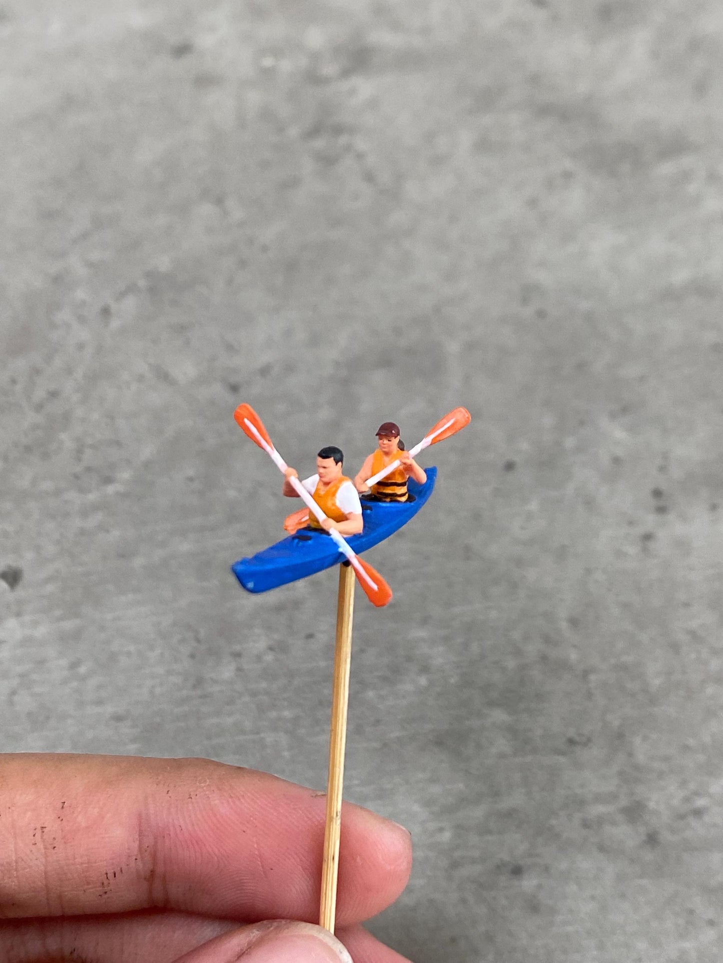 Double kayak figurine handpaint high detail 1:18 to HO scale