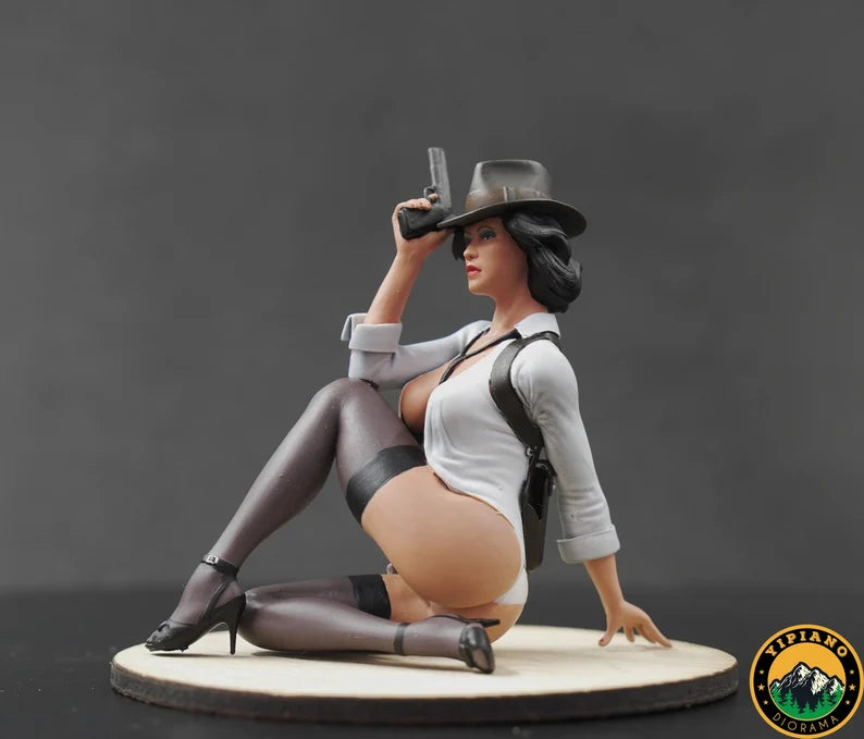 Sexy Noir girl in tavern figure handpaint high detail ALL scale