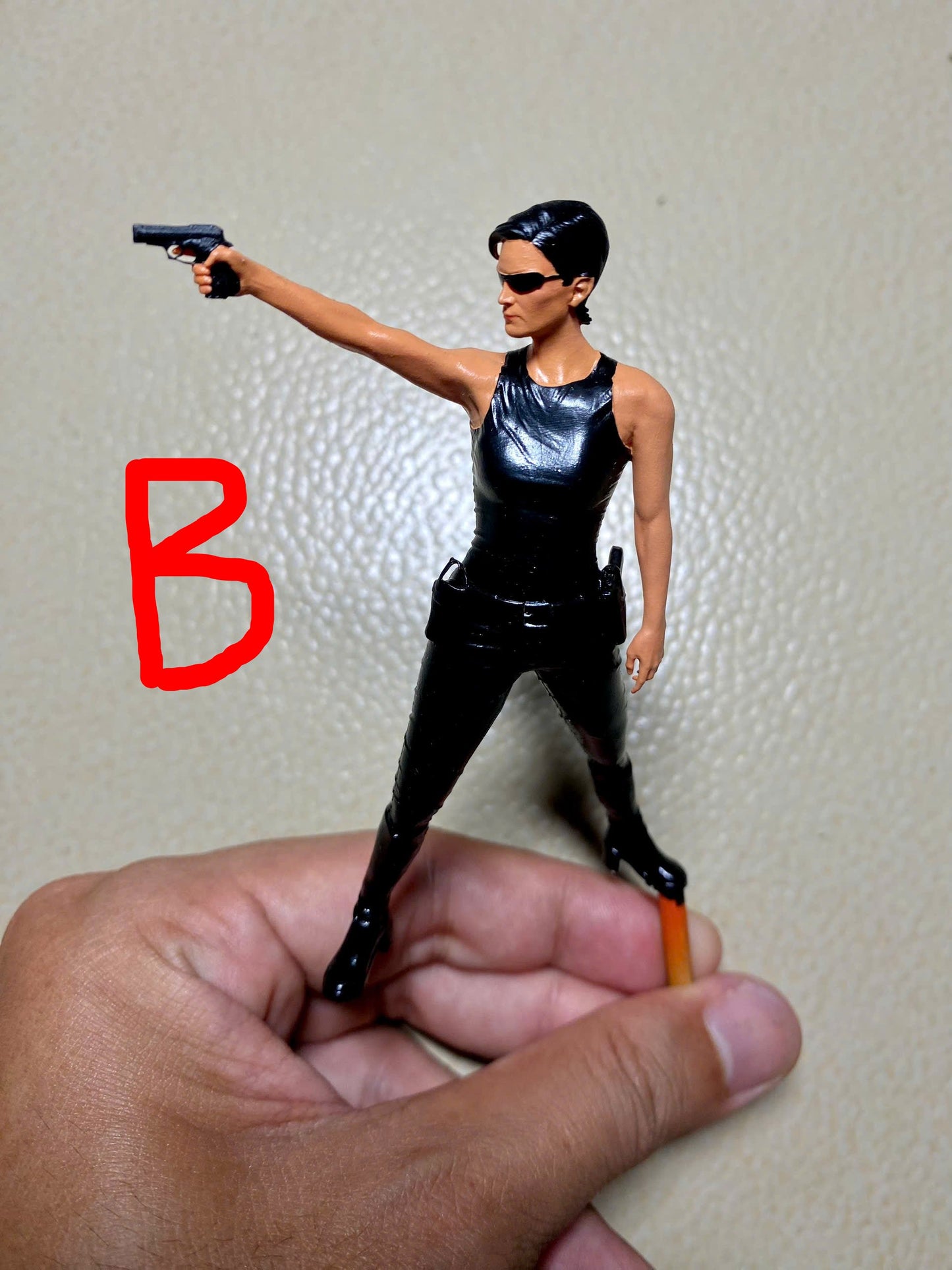 Neo and black girl figure HO 1:64 Scale handpaint high detail