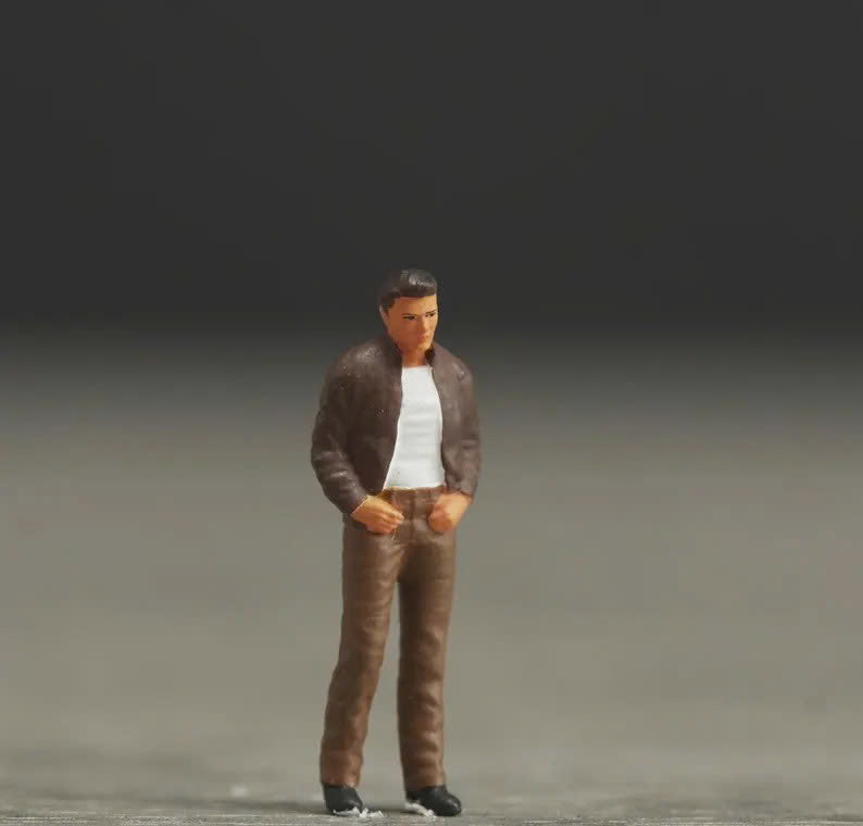 Man figurine handpaint high detail 1:18 to HO scale