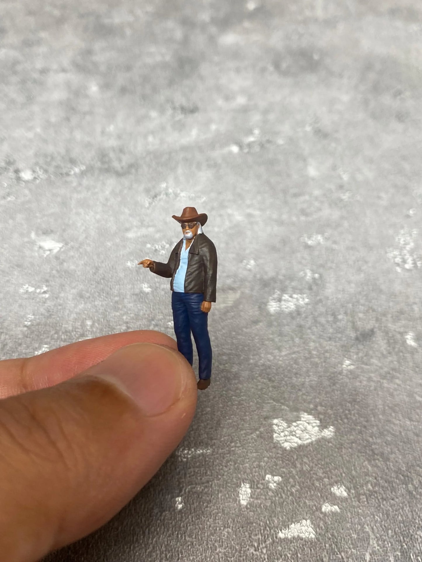 Car show Spectator figure miniature 1:18 to HO scale handpaint high detail