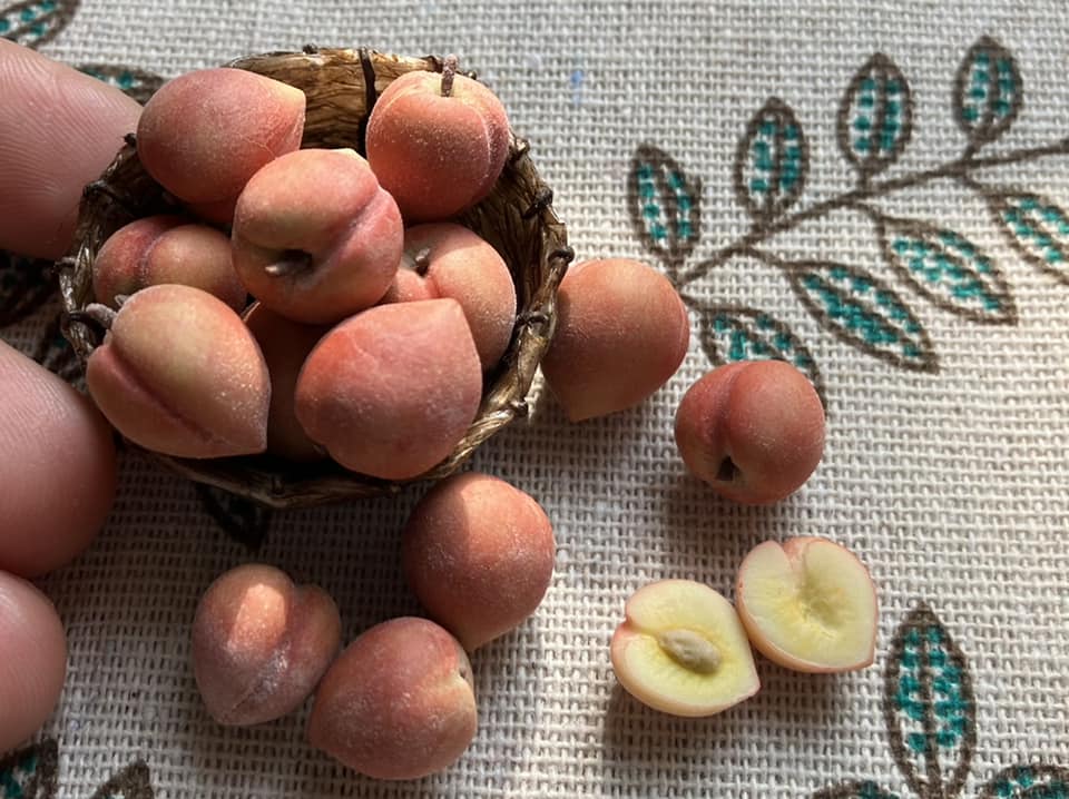 1/12 Peach Clay Miniature Fruit (5pcs- WITHOUT BAMBOO BASKET)