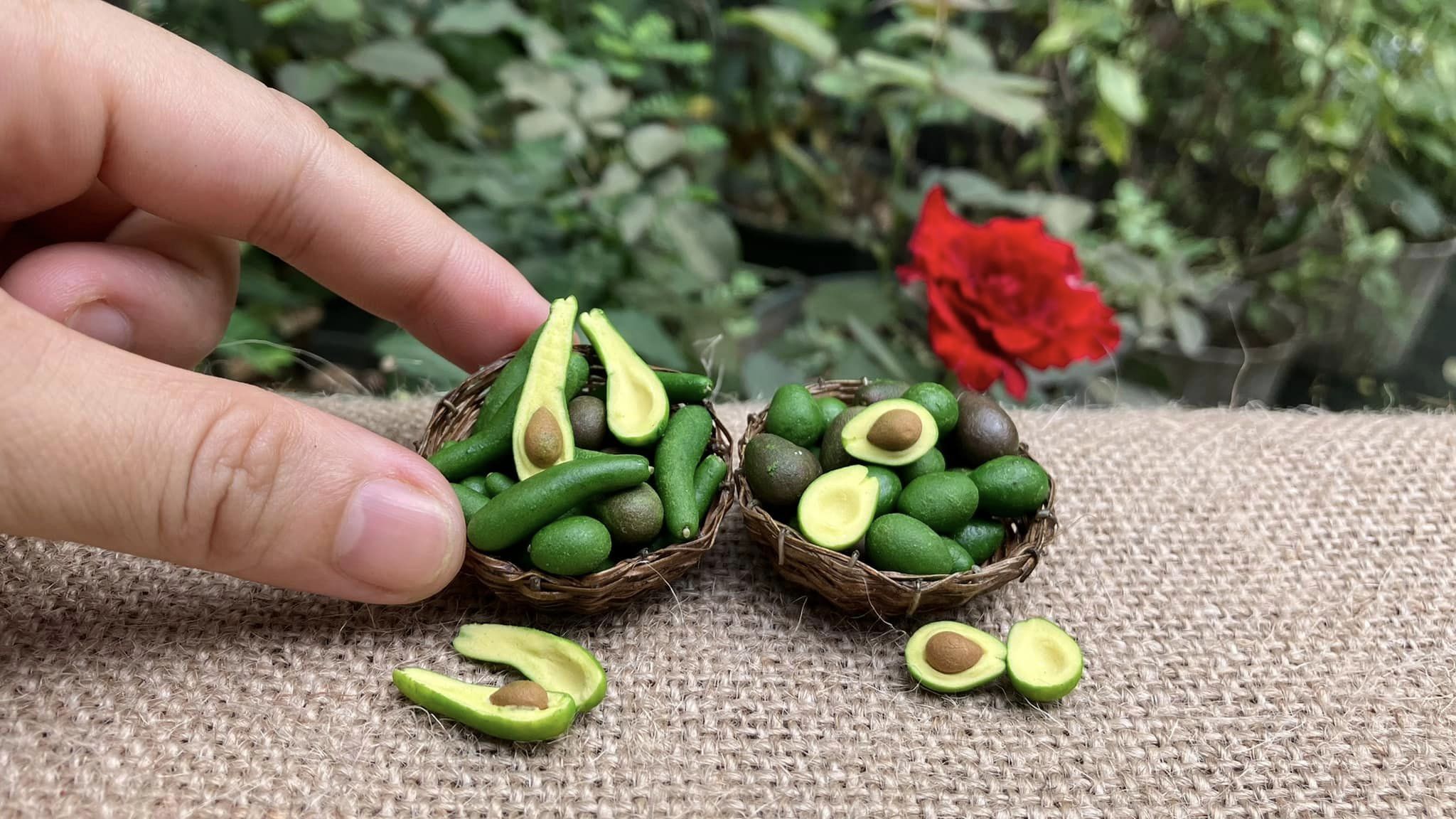 1/12 Avocado Miniature Fruit (5pcs- WITHOUT BAMBOO BASKET)