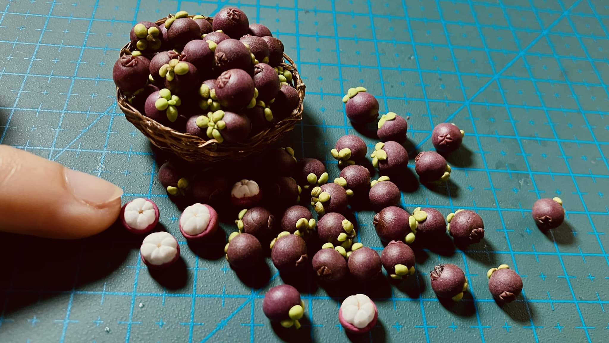 1/12 Mangosteen Clay Miniature Fruit (5pcs- WITHOUT BAMBOO BASKET)