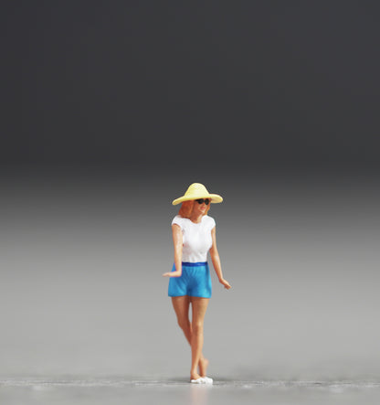 Girl in 60s-70s figure handpaint high detail 1:18 to HO scale