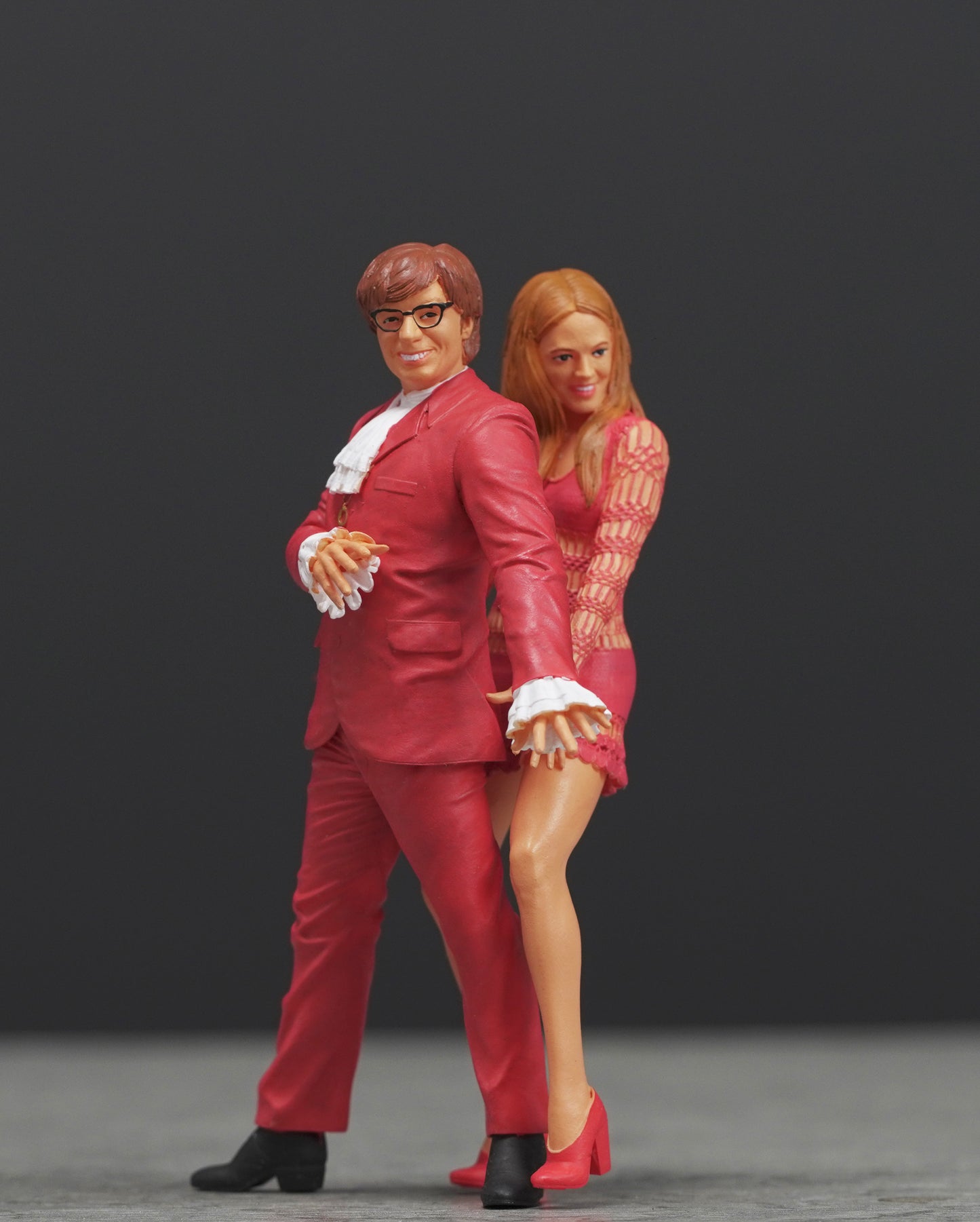 Dancing couple figurine handpaint high detail 1:18 to HO scale