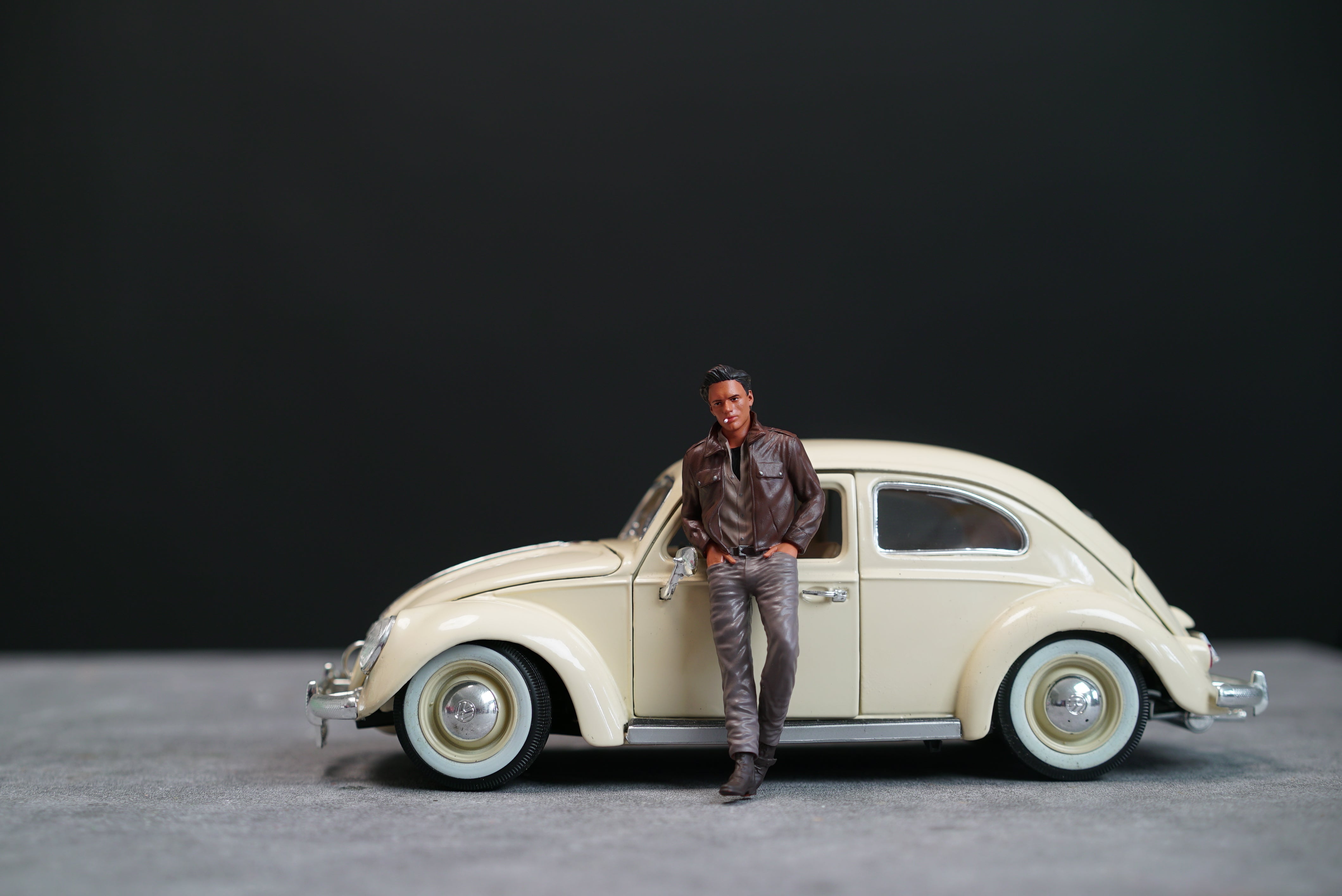 Man (not include CAR) figurine handpaint high detail 1:18 to HO scale