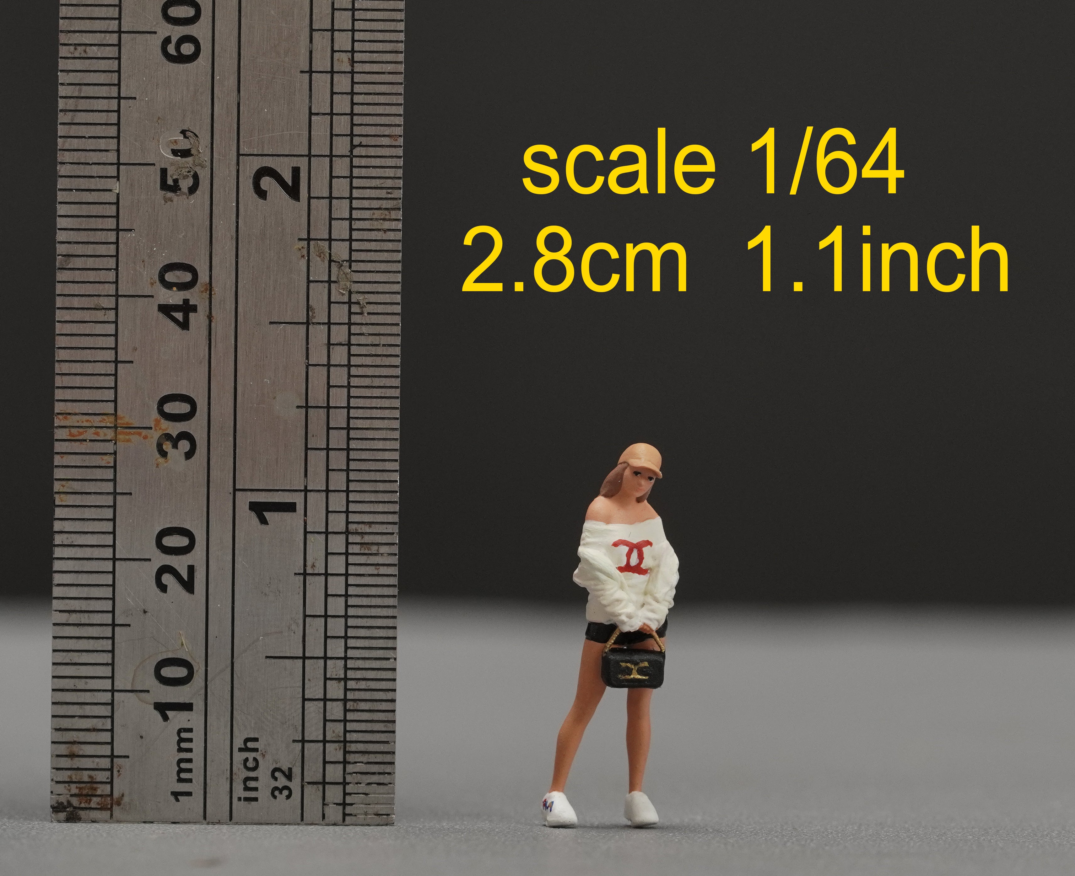 Girl  Carrying bag figurine handpaint high detail 1:18 to HO scale