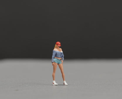Girl in  crop top figurine handpaint high detail 1:18 to HO scale