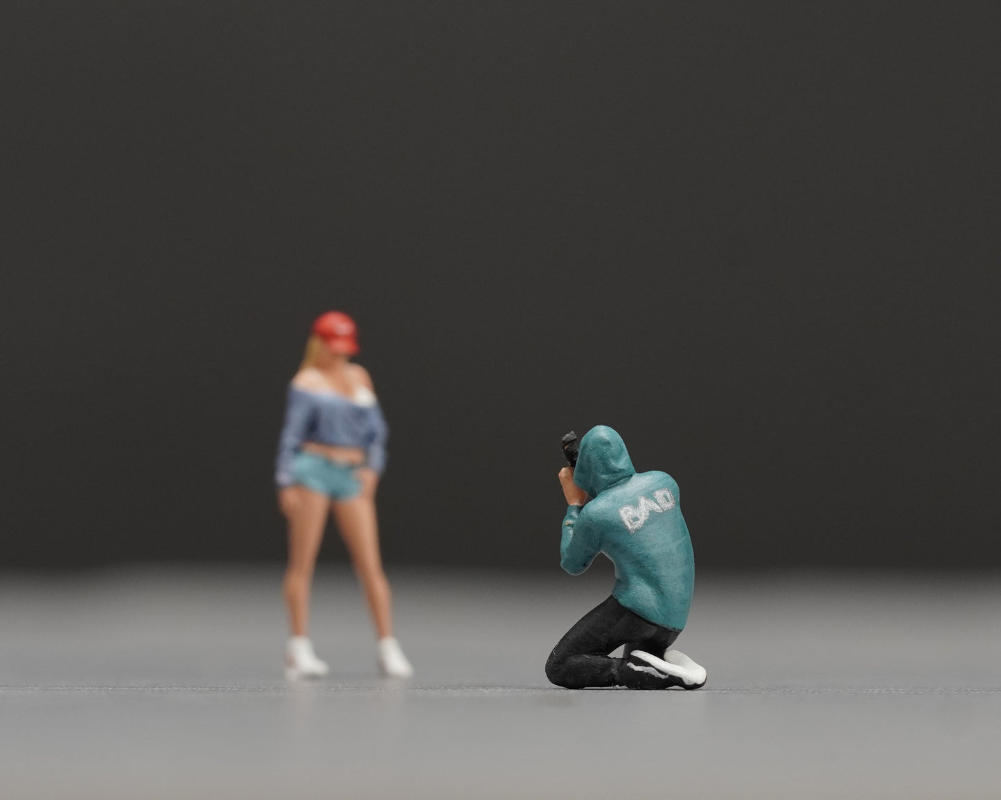 Man Taking Photo  figurine handpaint high detail 1:18 to HO scale