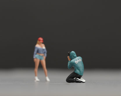 Man Taking Photo  figurine handpaint high detail 1:18 to HO scale