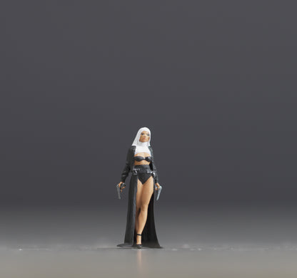 Girl figurine handpaint high detail 1:18 to HO scale