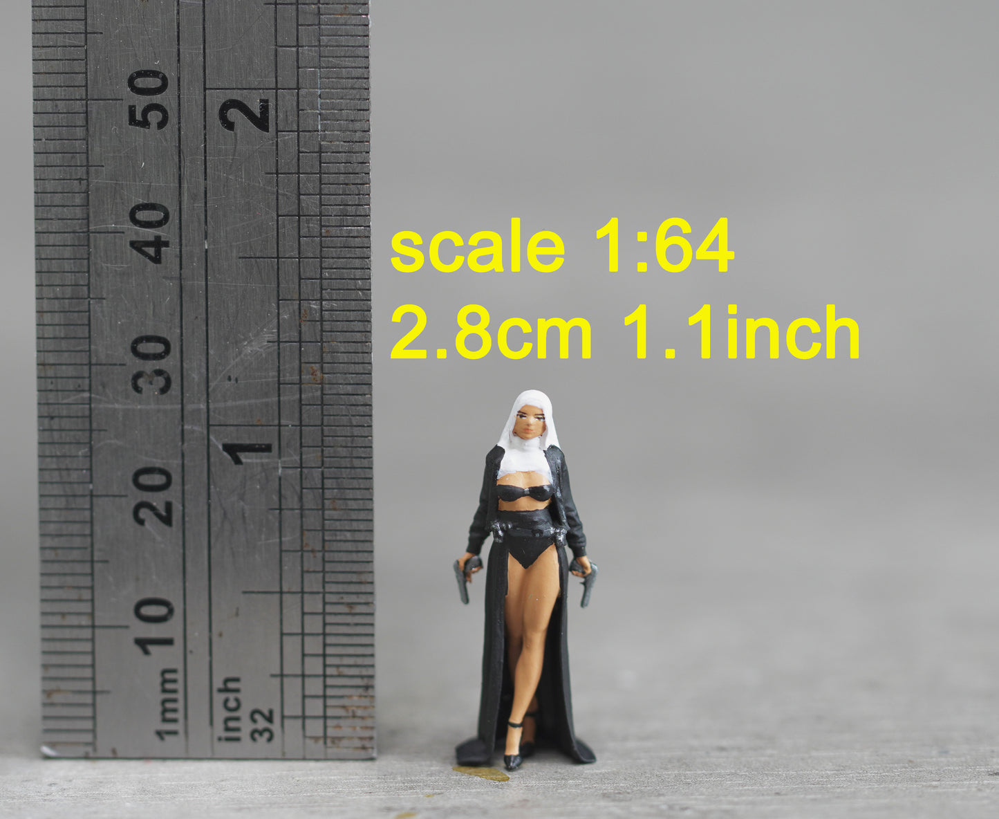 Girl figurine handpaint high detail 1:18 to HO scale