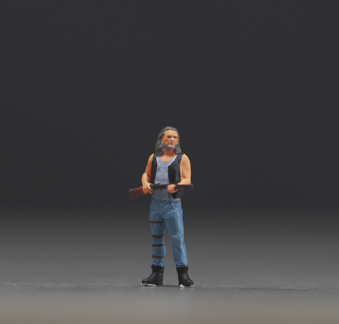Man holding figure handpaint high detail 1:18 to HO scale