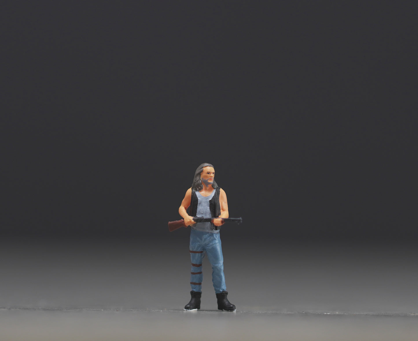 Man holding figure handpaint high detail 1:18 to HO scale