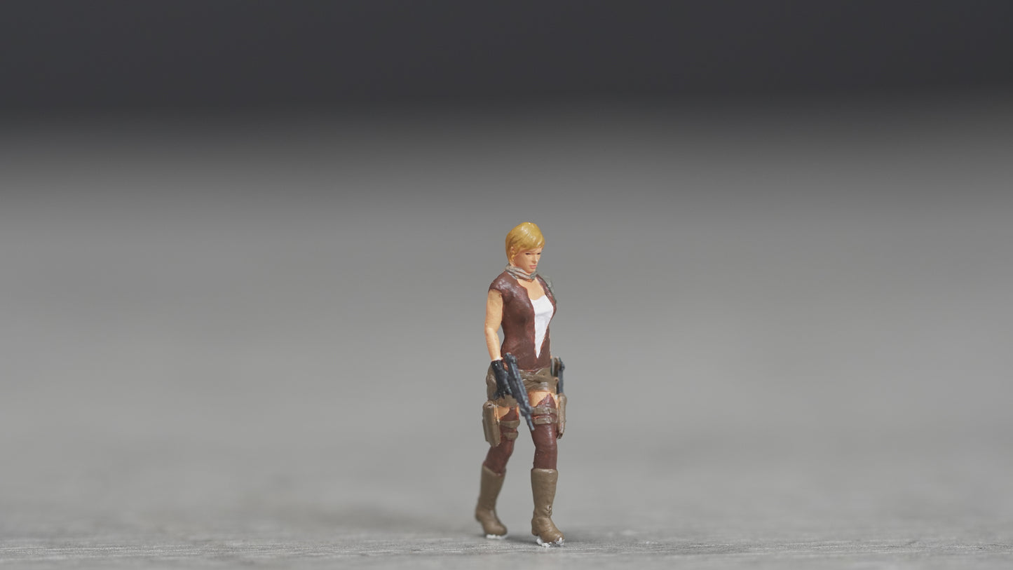 Girl with gun figure HO 1/64 1/43 1/24 1/18 Scale handpaint high detail