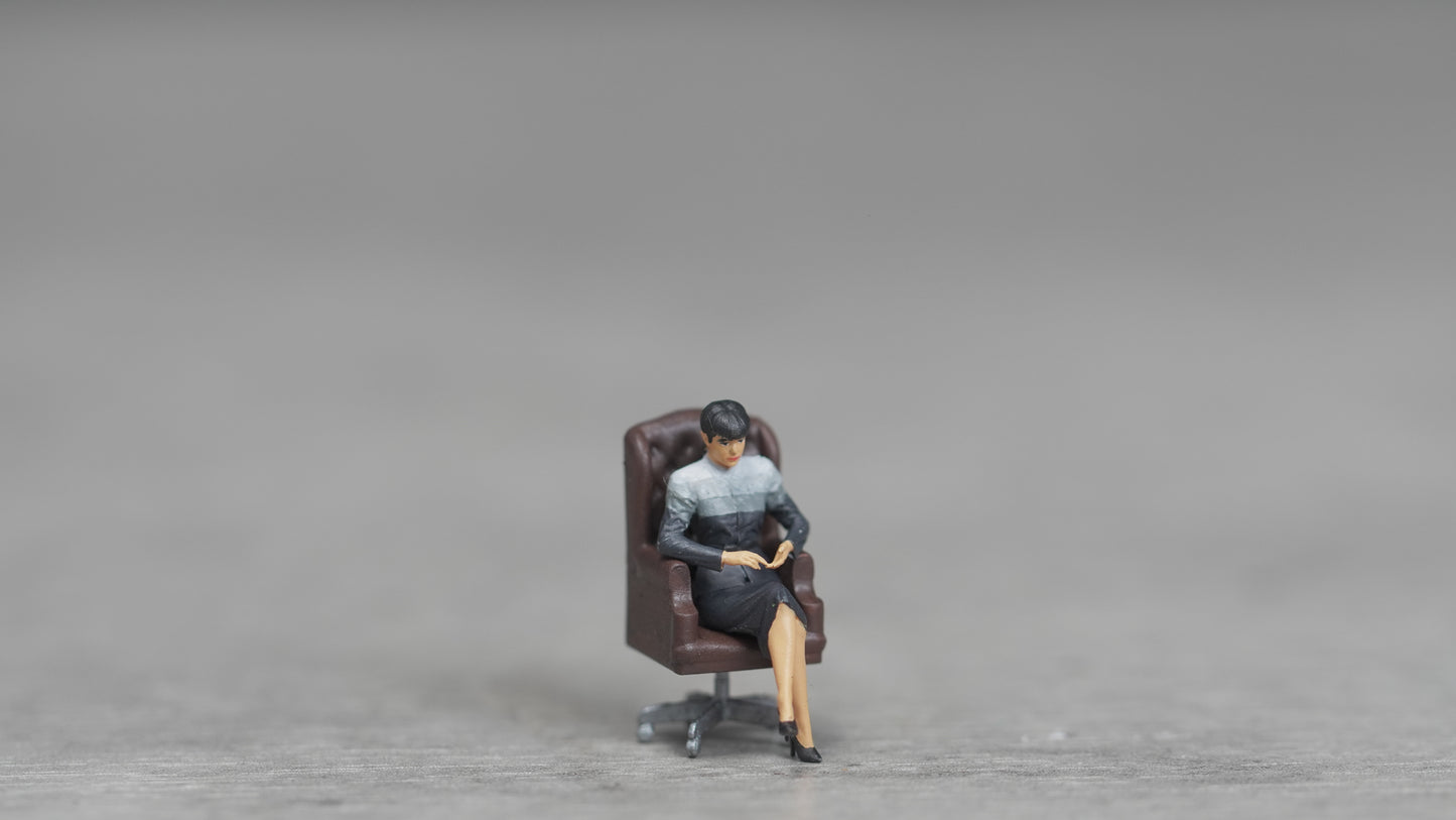 Girl sitting figure HO 1/64 1/43 1/24 1/18 Scale handpaint high detail
