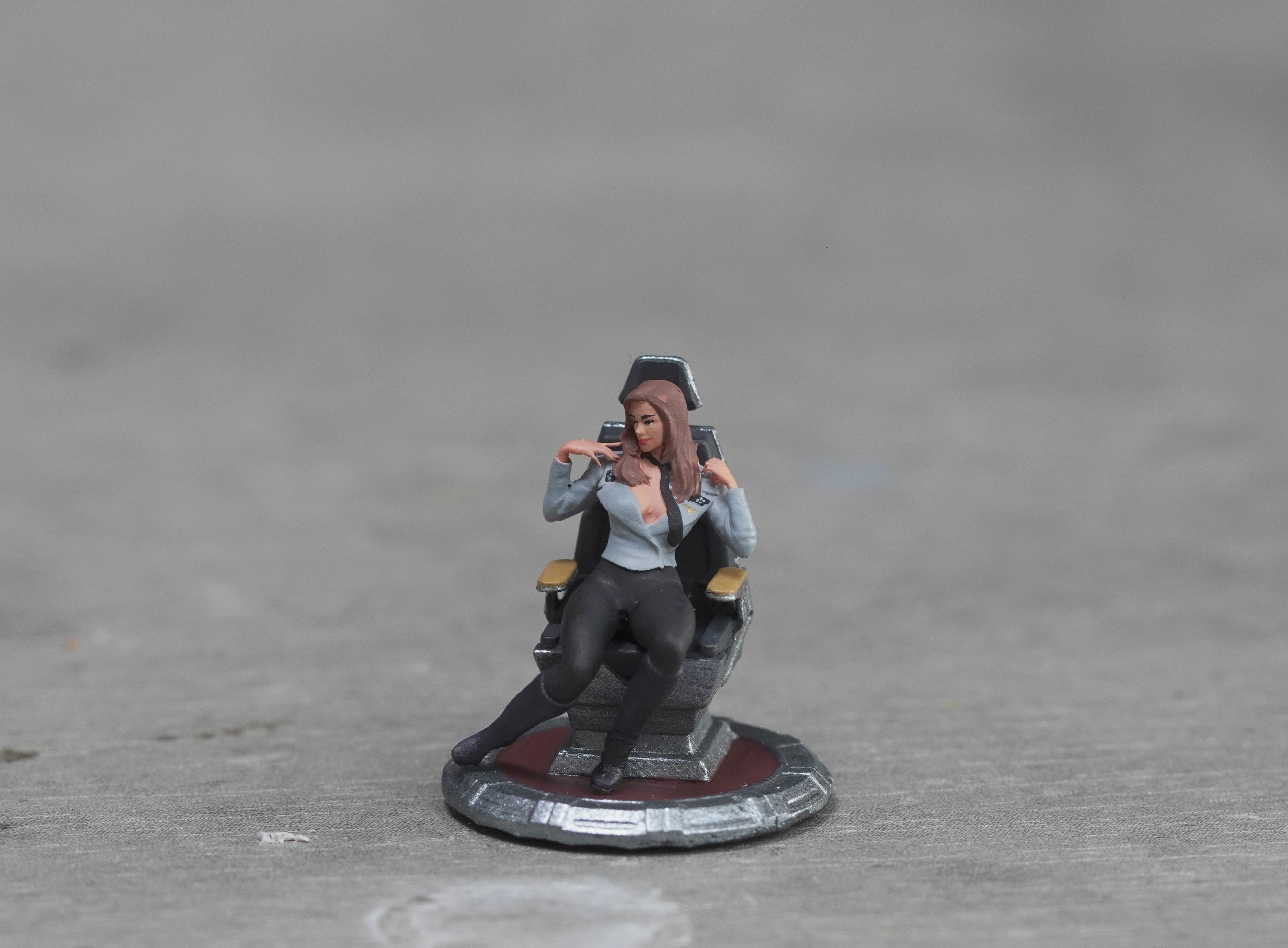 Woman sitting figure HO 1/64 1/43 1/24 1/18 Scale handpaint high detail
