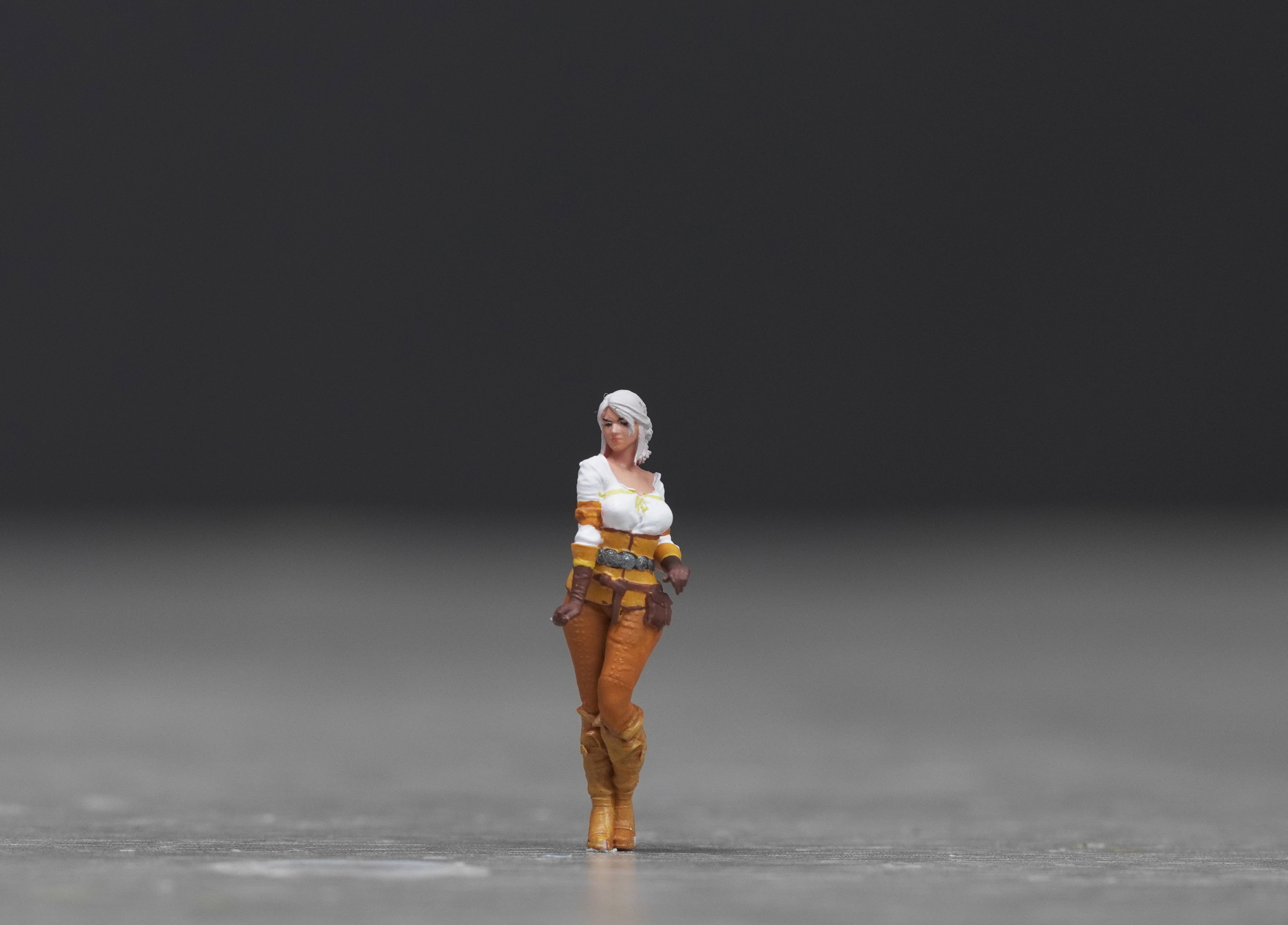 Girl figure HO 1/64 1/43 1/24 1/18 Scale handpaint high detail