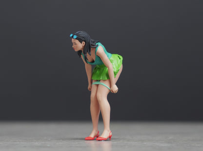 Sexy girl pulls down her pants figure  HO 1/64 1/43 1/24 1/18 Scale handpaint high detail G80