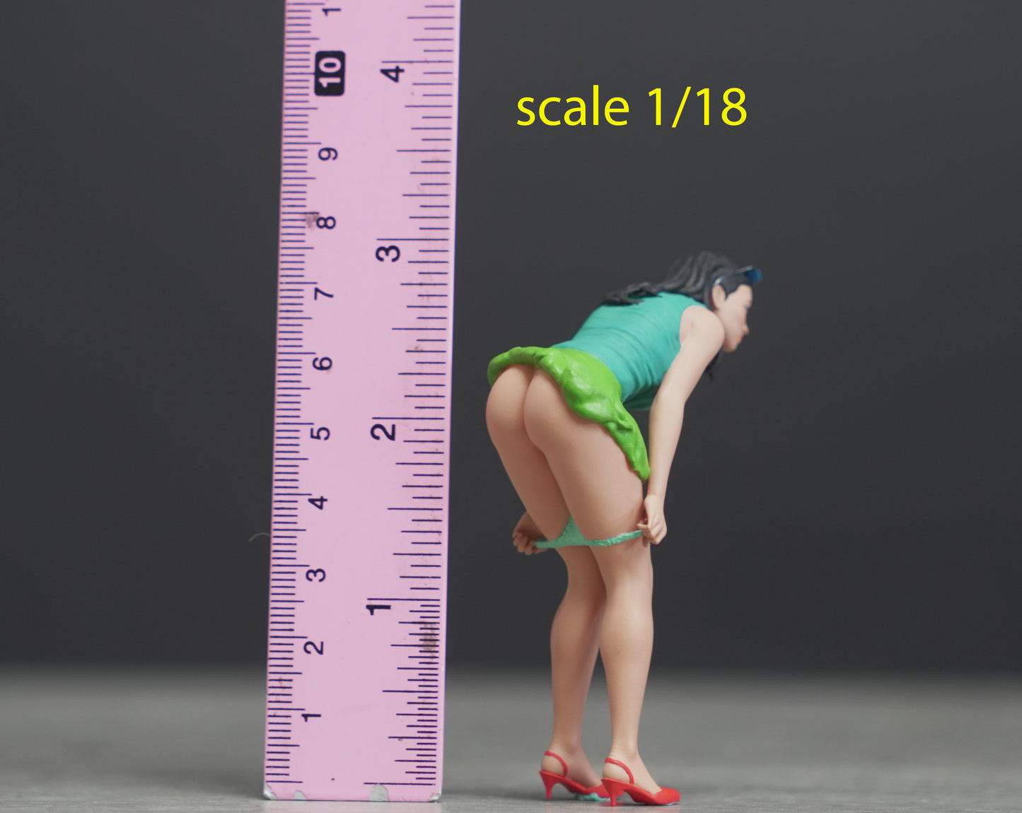 Sexy girl pulls down her pants figure  HO 1/64 1/43 1/24 1/18 Scale handpaint high detail G80