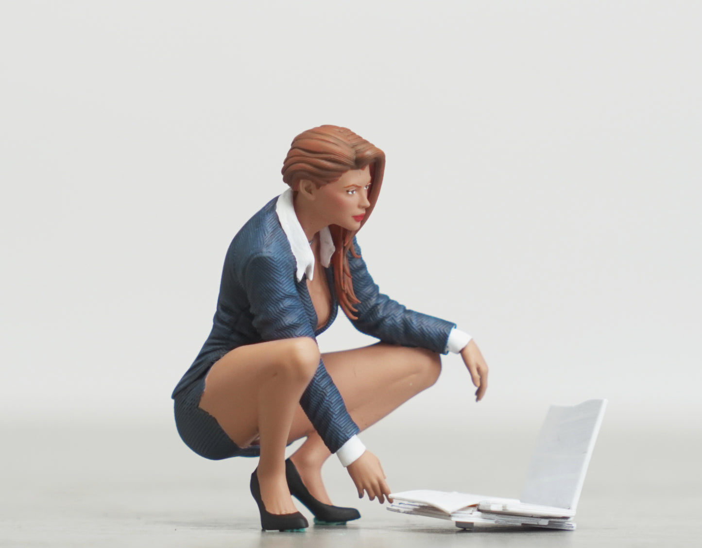 Sexy secretary figure  HO 1/64 1/43 1/24 1/18 Scale handpaint high detail G79