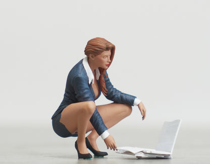 Sexy secretary figure  HO 1/64 1/43 1/24 1/18 Scale handpaint high detail G79