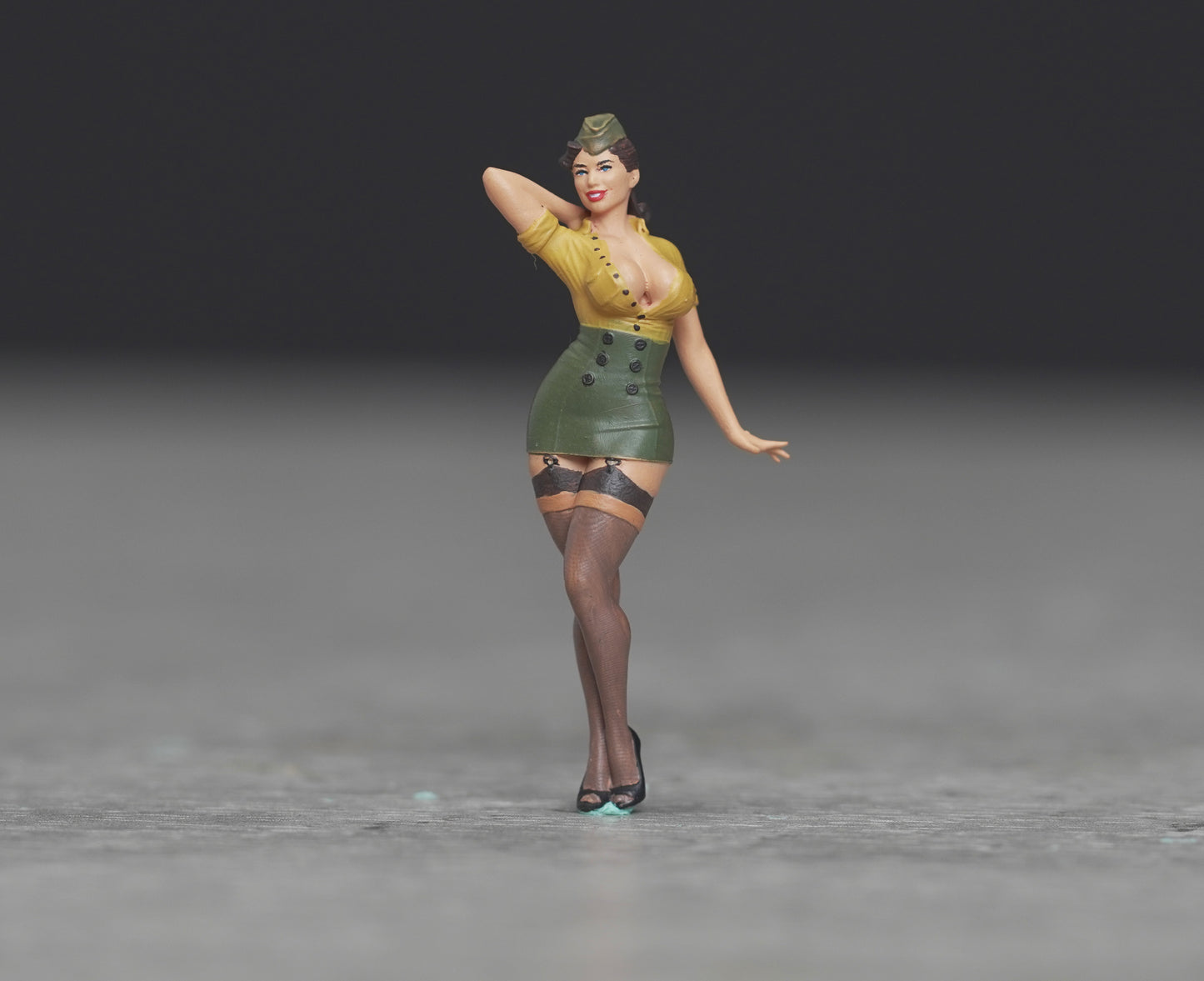 Pin Up Girl figure  HO 1/64 1/43 1/24 1/18 Scale handpaint high detail G86