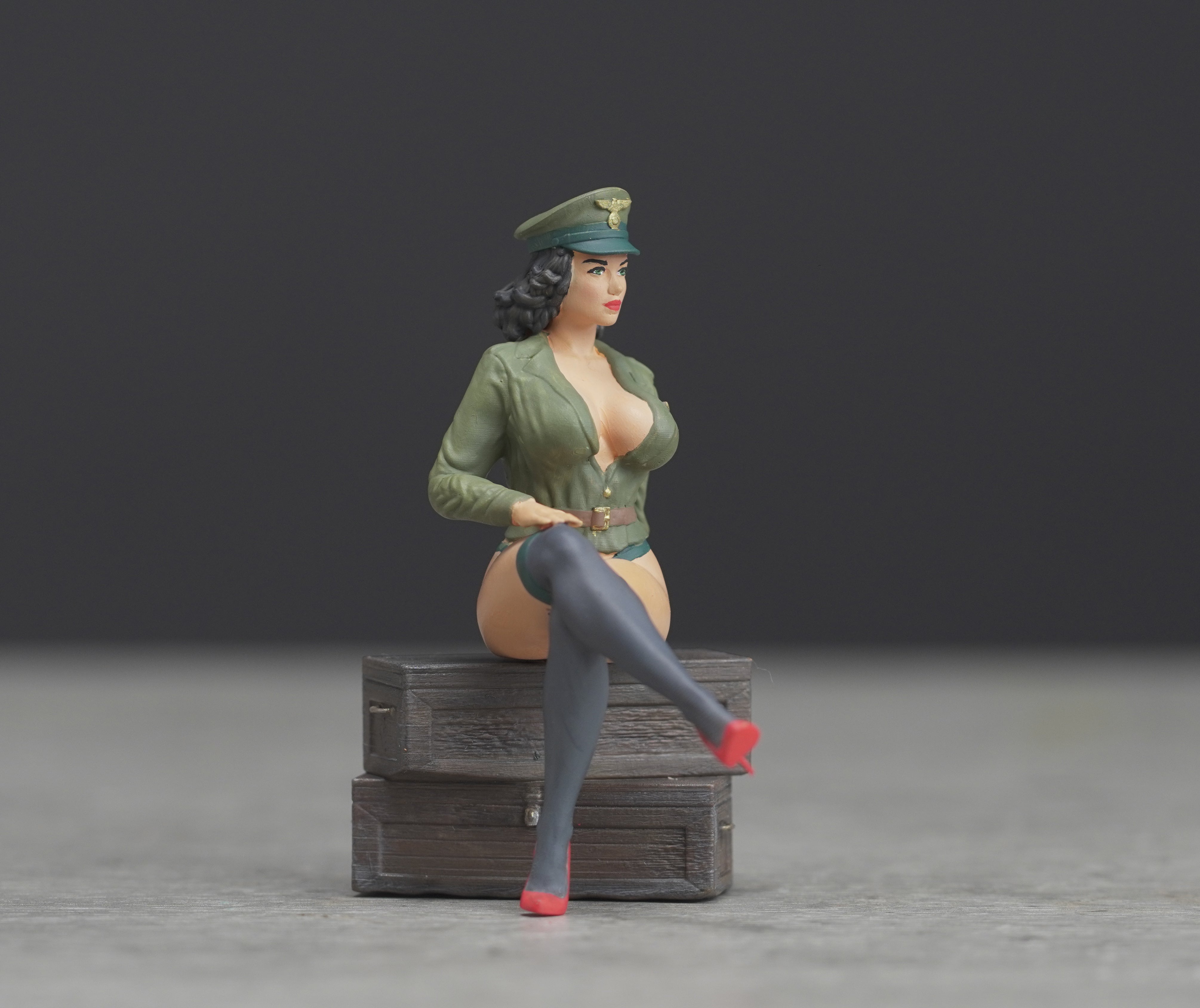Pin Up Girl figure  HO 1/64 1/43 1/24 1/18 Scale handpaint high detail
