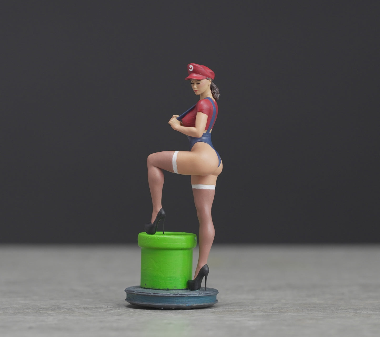 Sexy Pin Up Girl figure  HO 1/64 1/43 1/24 1/18 Scale handpaint high detail