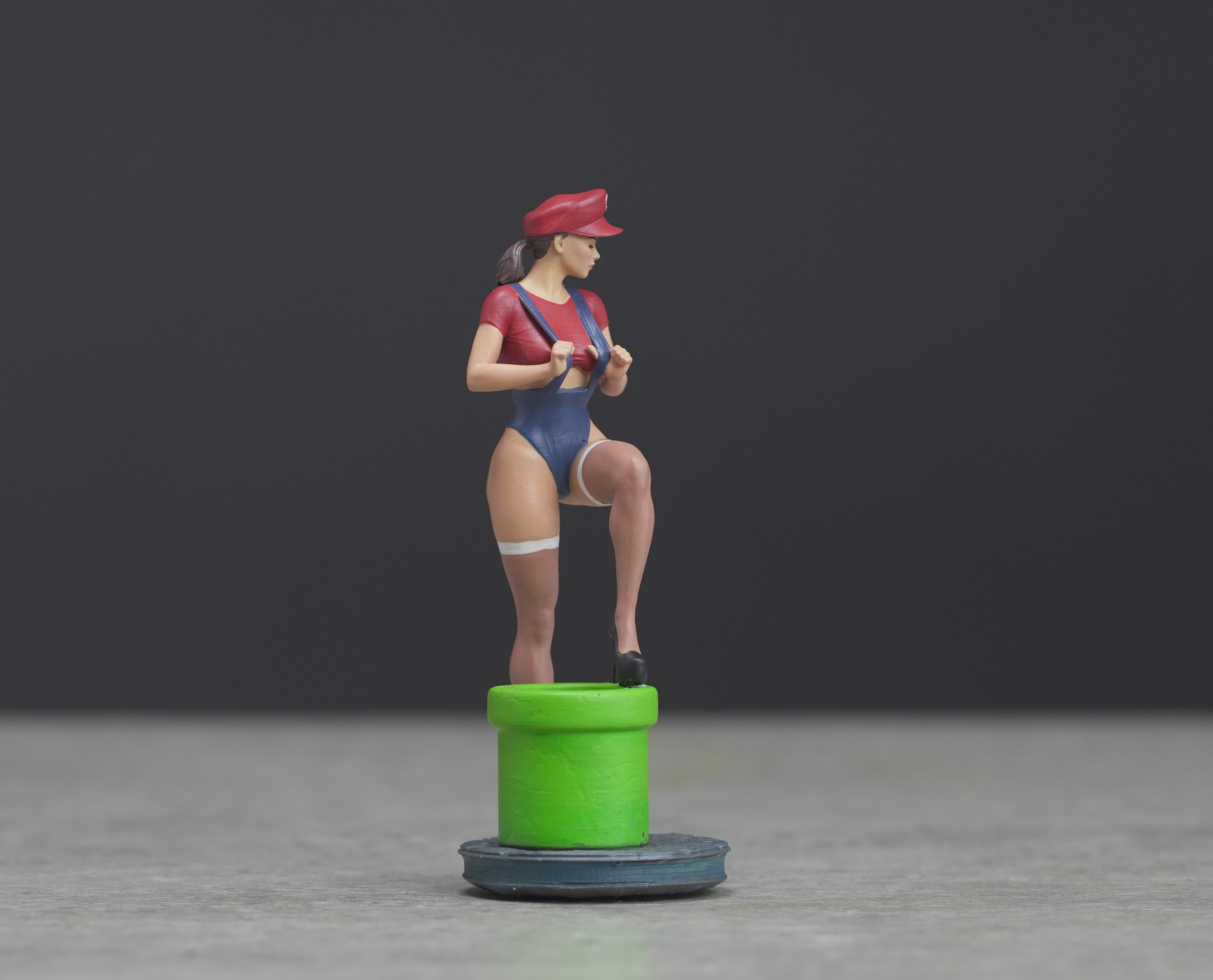 Pin Up Girl figure  HO 1/64 1/43 1/24 1/18 Scale handpaint high detail