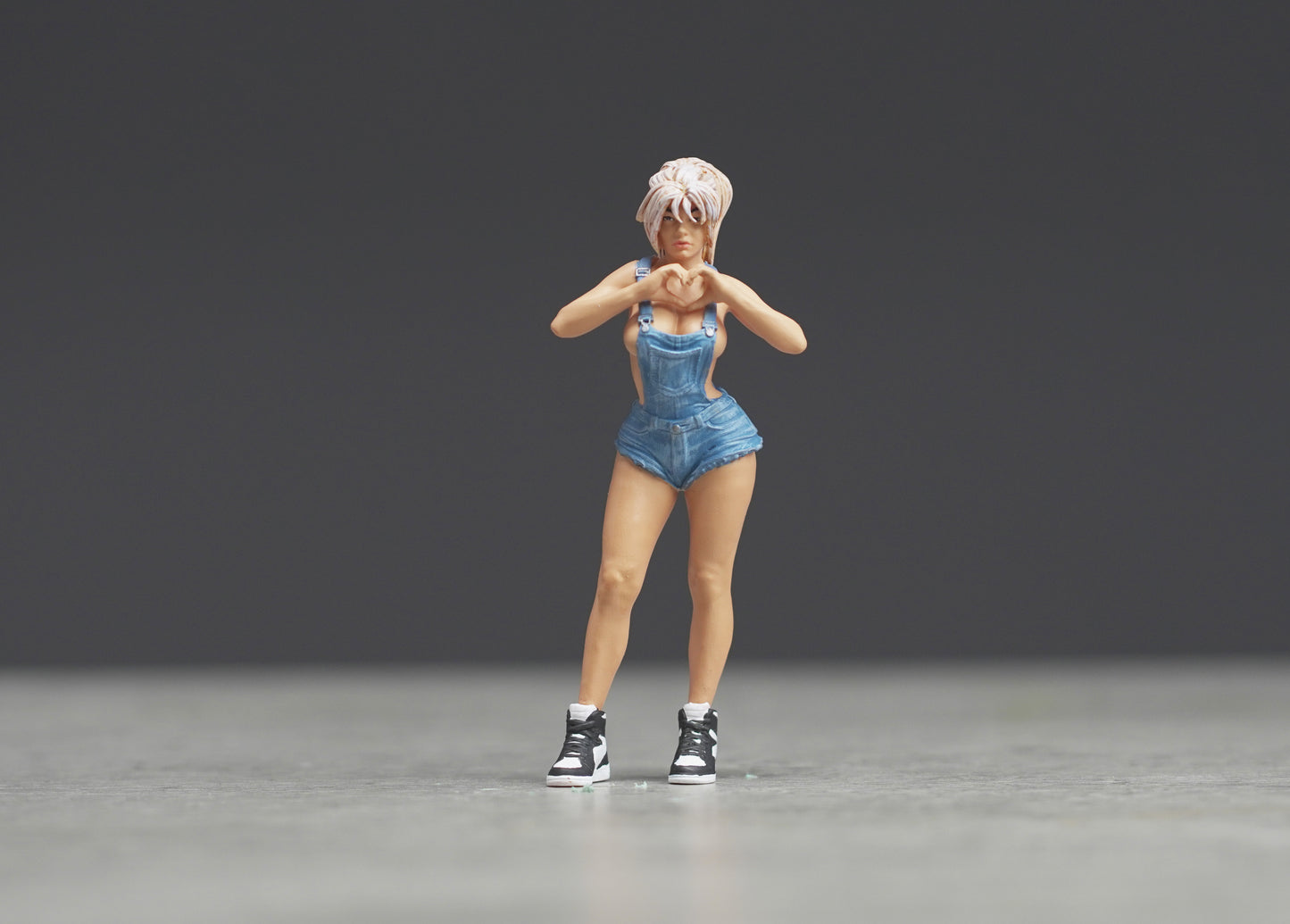 Sexy girl with heart figure  HO 1/64 1/43 1/24 1/18 Scale handpaint high detail
