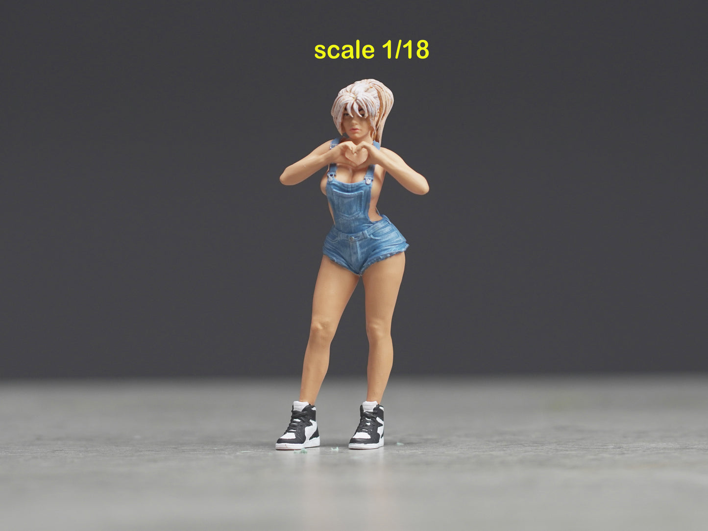 Sexy girl with heart figure  HO 1/64 1/43 1/24 1/18 Scale handpaint high detail