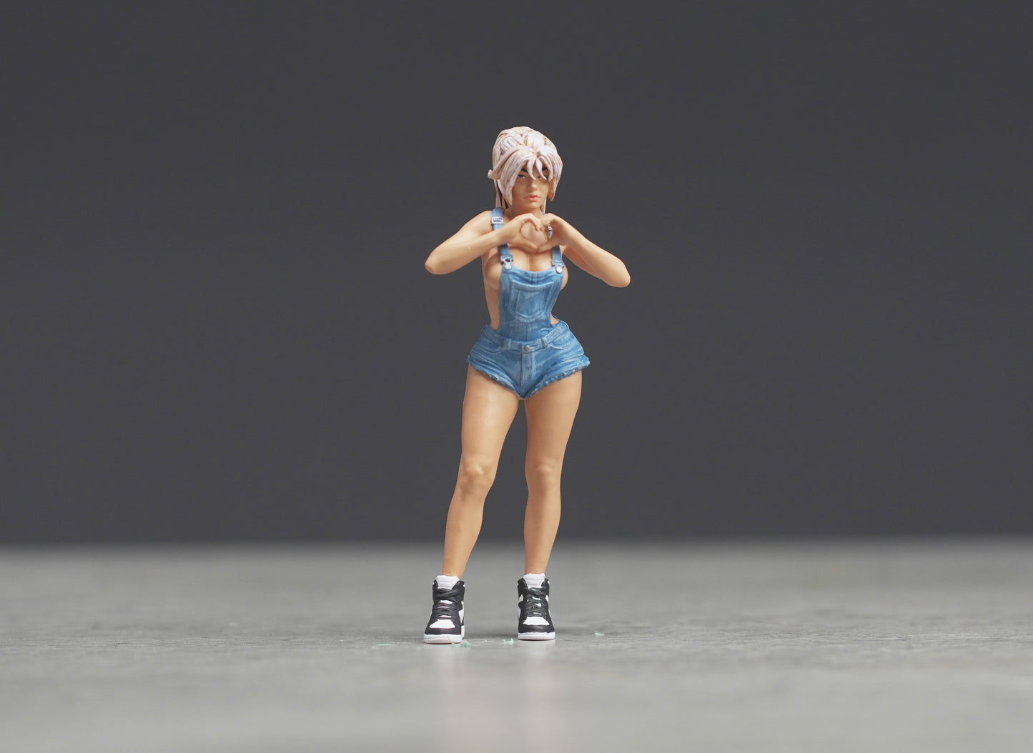 Sexy girl with heart figure  HO 1/64 1/43 1/24 1/18 Scale handpaint high detail
