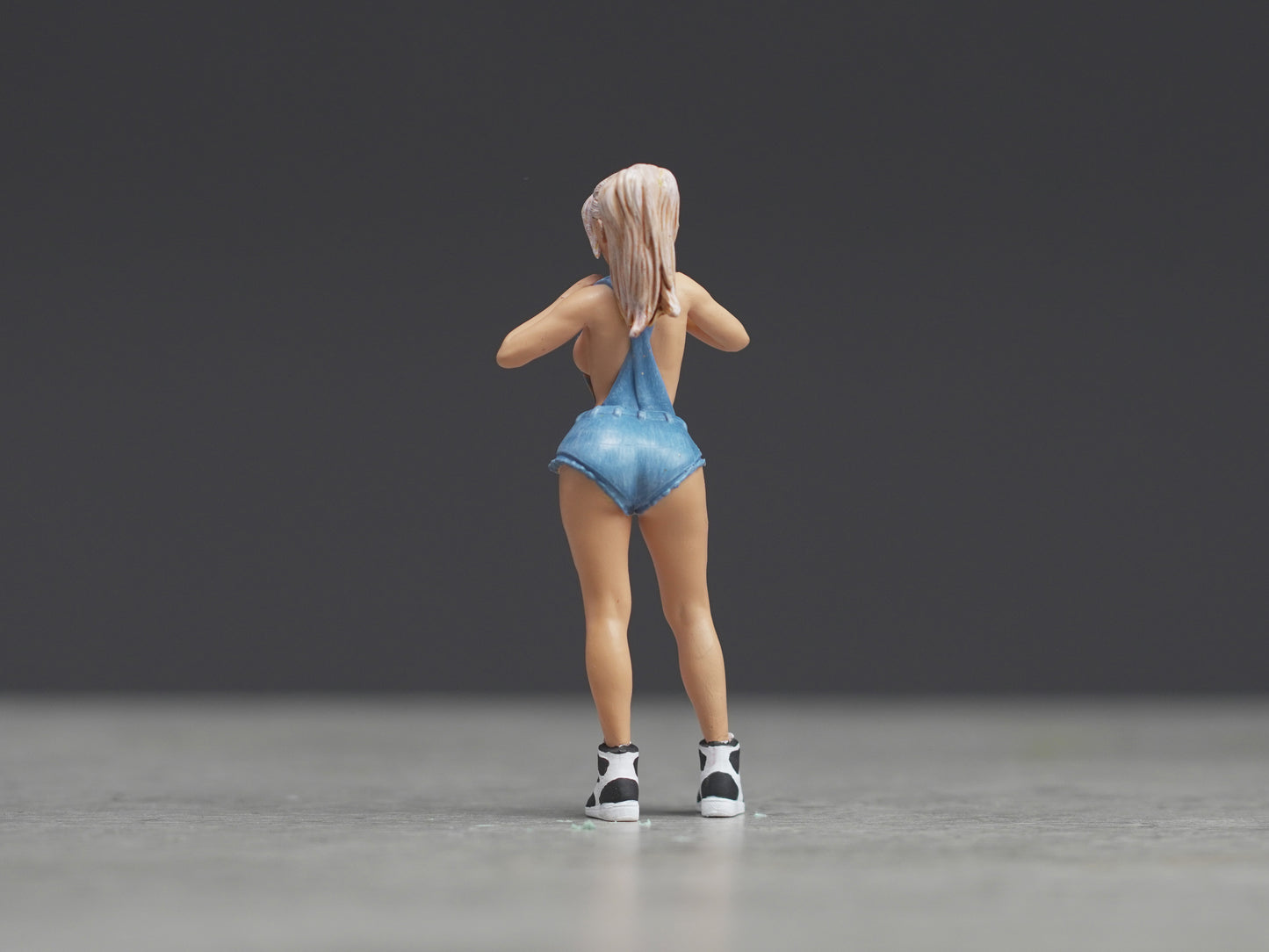 Sexy girl with heart figure  HO 1/64 1/43 1/24 1/18 Scale handpaint high detail